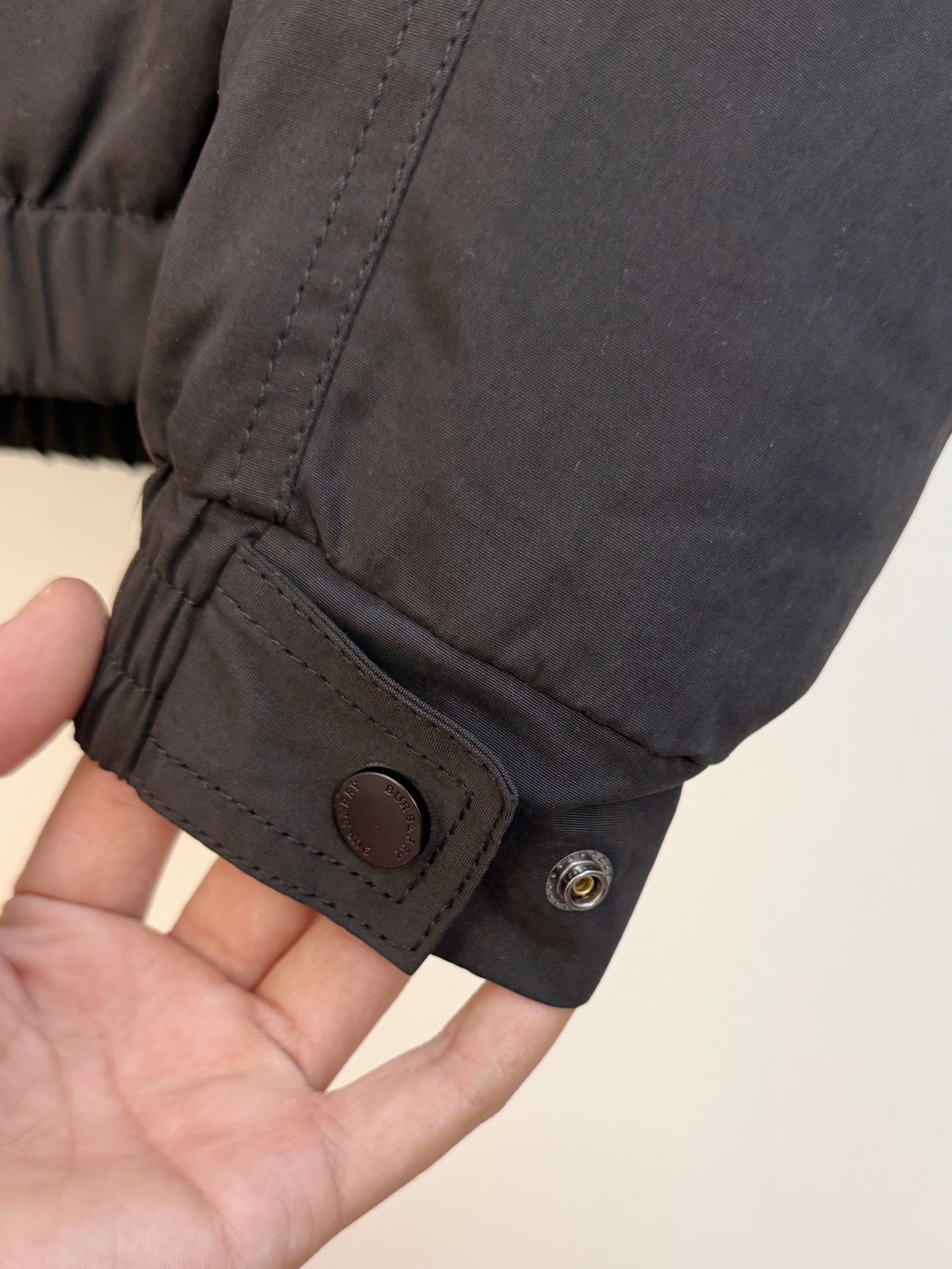 P巴宝莉棉服25ss早秋【新品】秋冬专柜新款休闲棉服外套！超前卫设计风格 细腻舒适 穿着非常轻便不易起皱