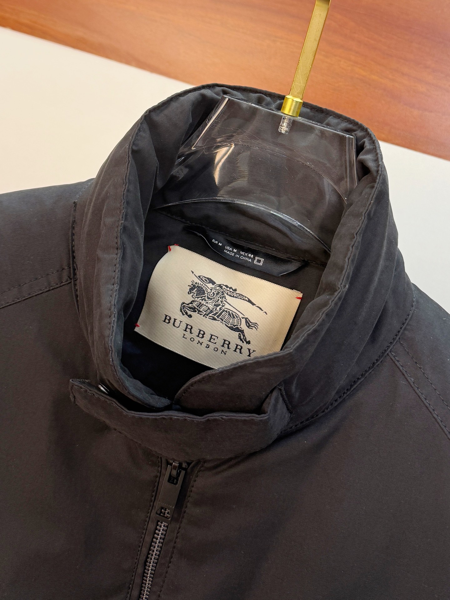 P巴宝莉棉服25ss早秋【新品】秋冬专柜新款休闲棉服外套！超前卫设计风格 细腻舒适 穿着非常轻便不易起皱