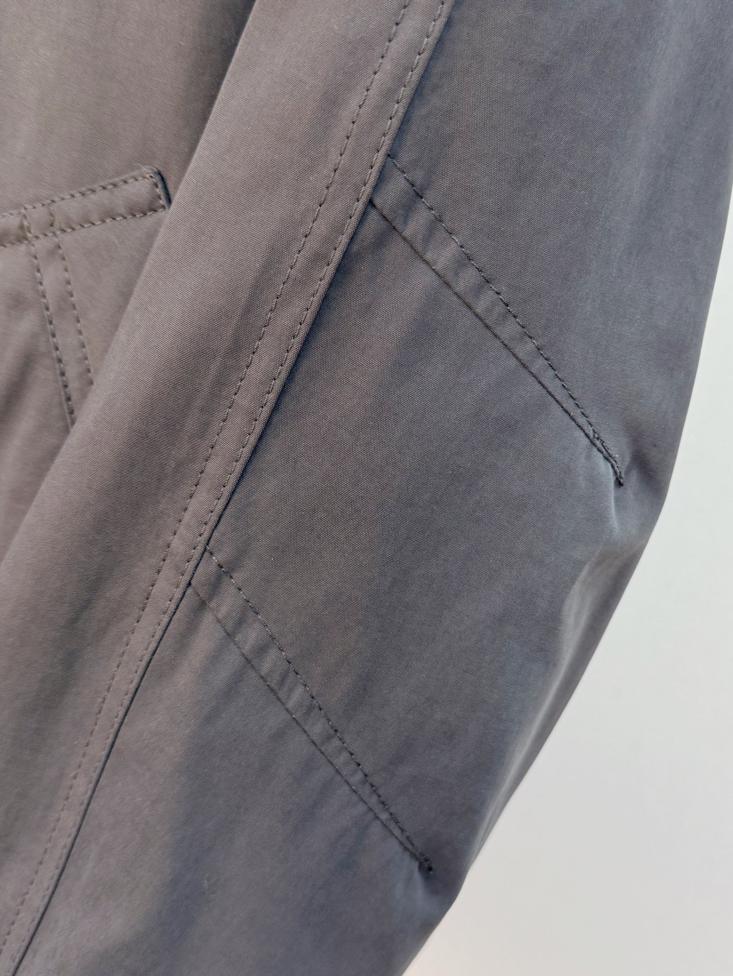 P巴宝莉棉服25ss早秋【新品】秋冬专柜新款休闲棉服外套！超前卫设计风格 细腻舒适 穿着非常轻便不易起皱