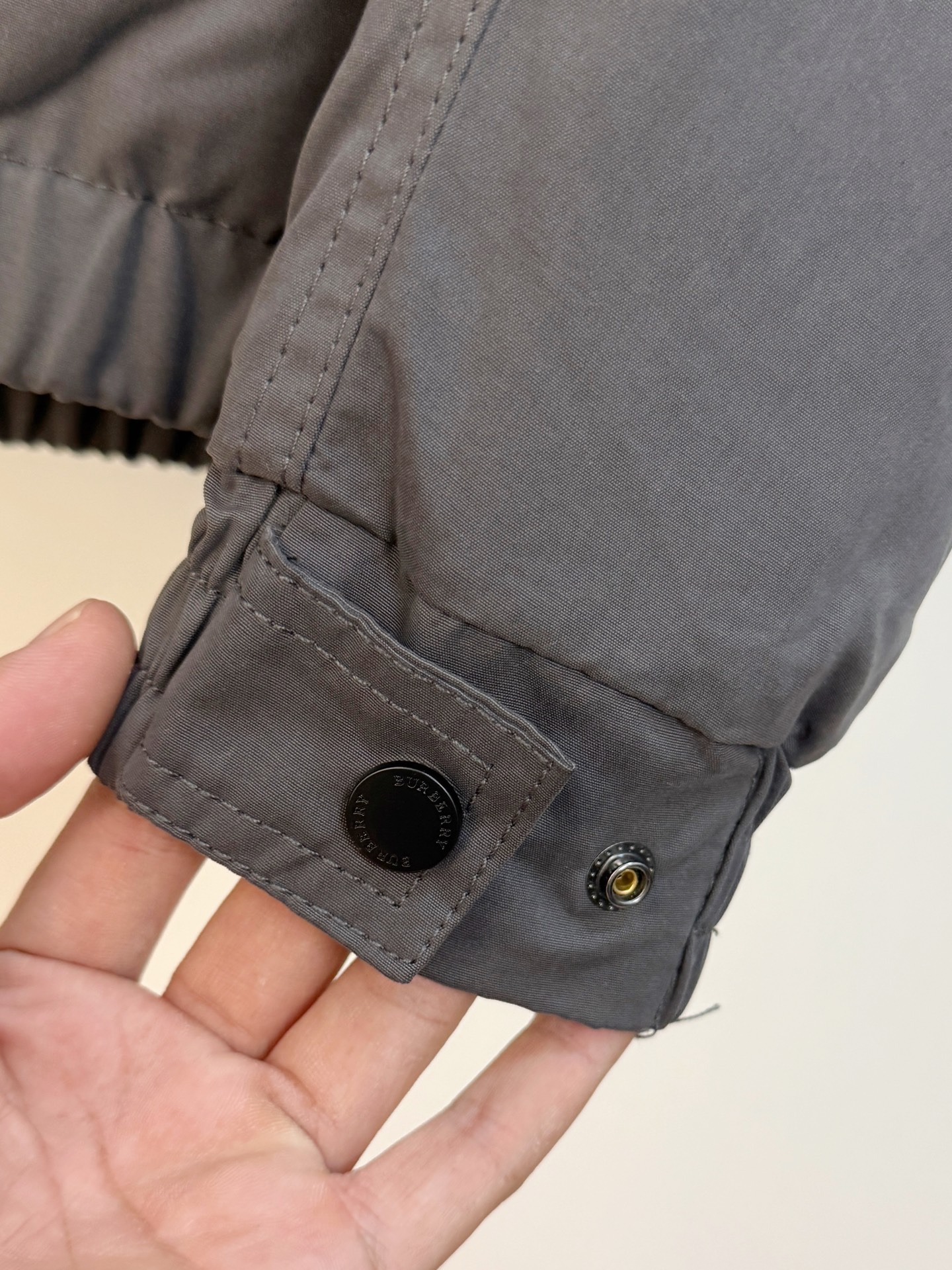 P巴宝莉棉服25ss早秋【新品】秋冬专柜新款休闲棉服外套！超前卫设计风格 细腻舒适 穿着非常轻便不易起皱