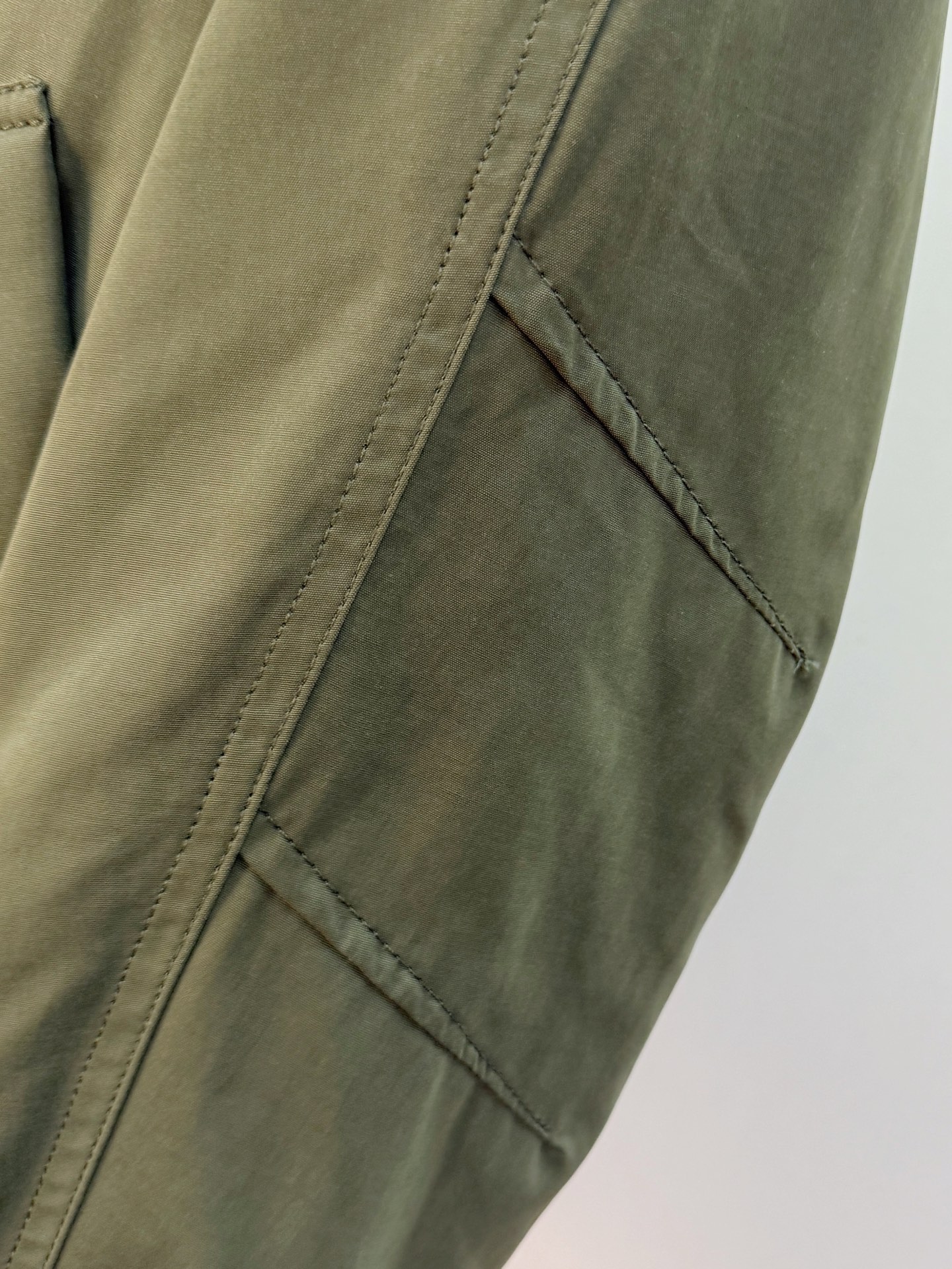 P巴宝莉棉服25ss早秋【新品】秋冬专柜新款休闲棉服外套！超前卫设计风格 细腻舒适 穿着非常轻便不易起皱