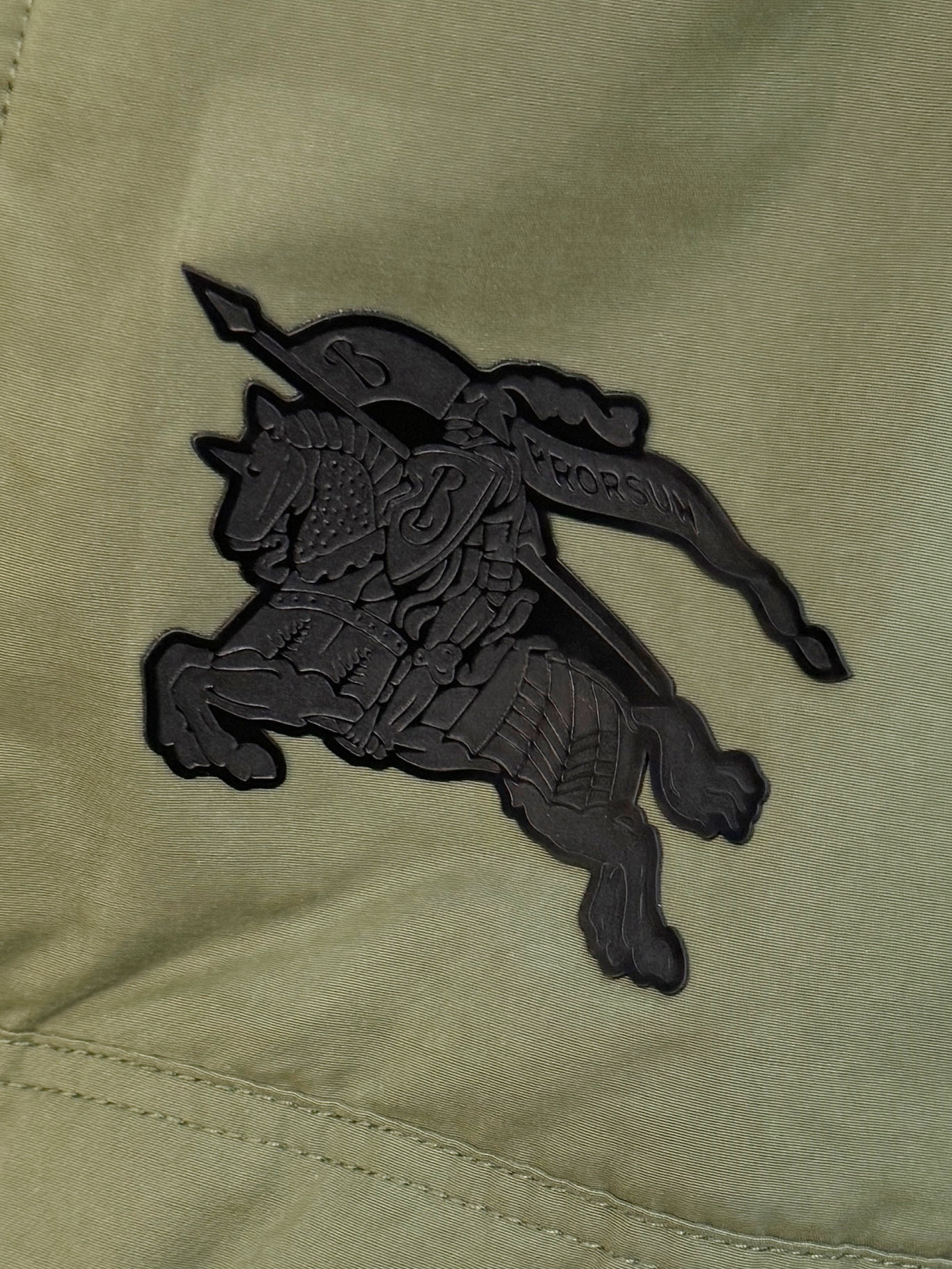 P巴宝莉棉服25ss早秋【新品】秋冬专柜新款休闲棉服外套！超前卫设计风格 细腻舒适 穿着非常轻便不易起皱