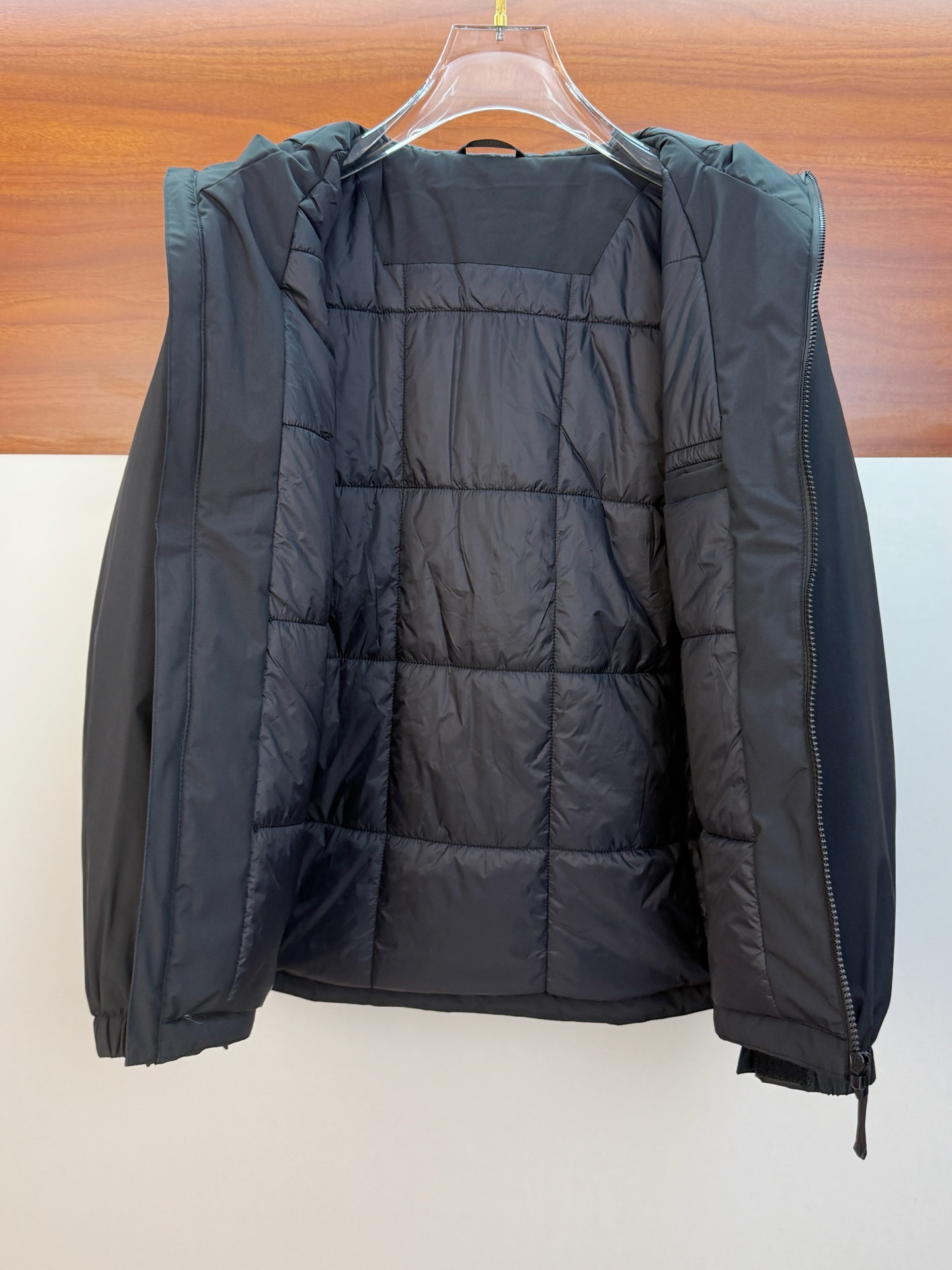 P始祖鸟棉服25ss早秋【新品】秋冬专柜新款休闲棉服外套！超前卫设计风格 细腻舒适 穿着非常轻便不易起皱