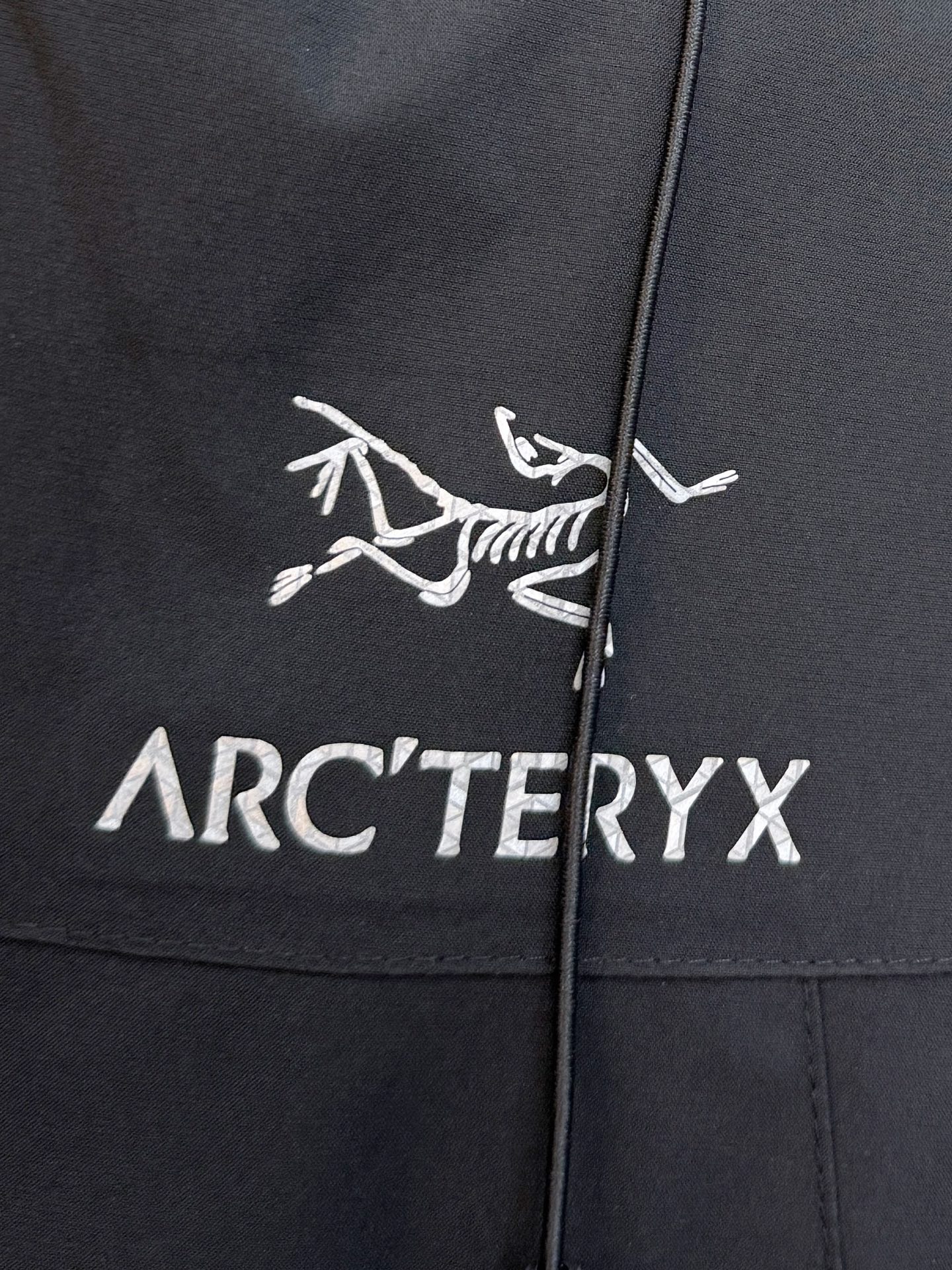 P始祖鸟棉服25ss早秋【新品】秋冬专柜新款休闲棉服外套！超前卫设计风格 细腻舒适 穿着非常轻便不易起皱