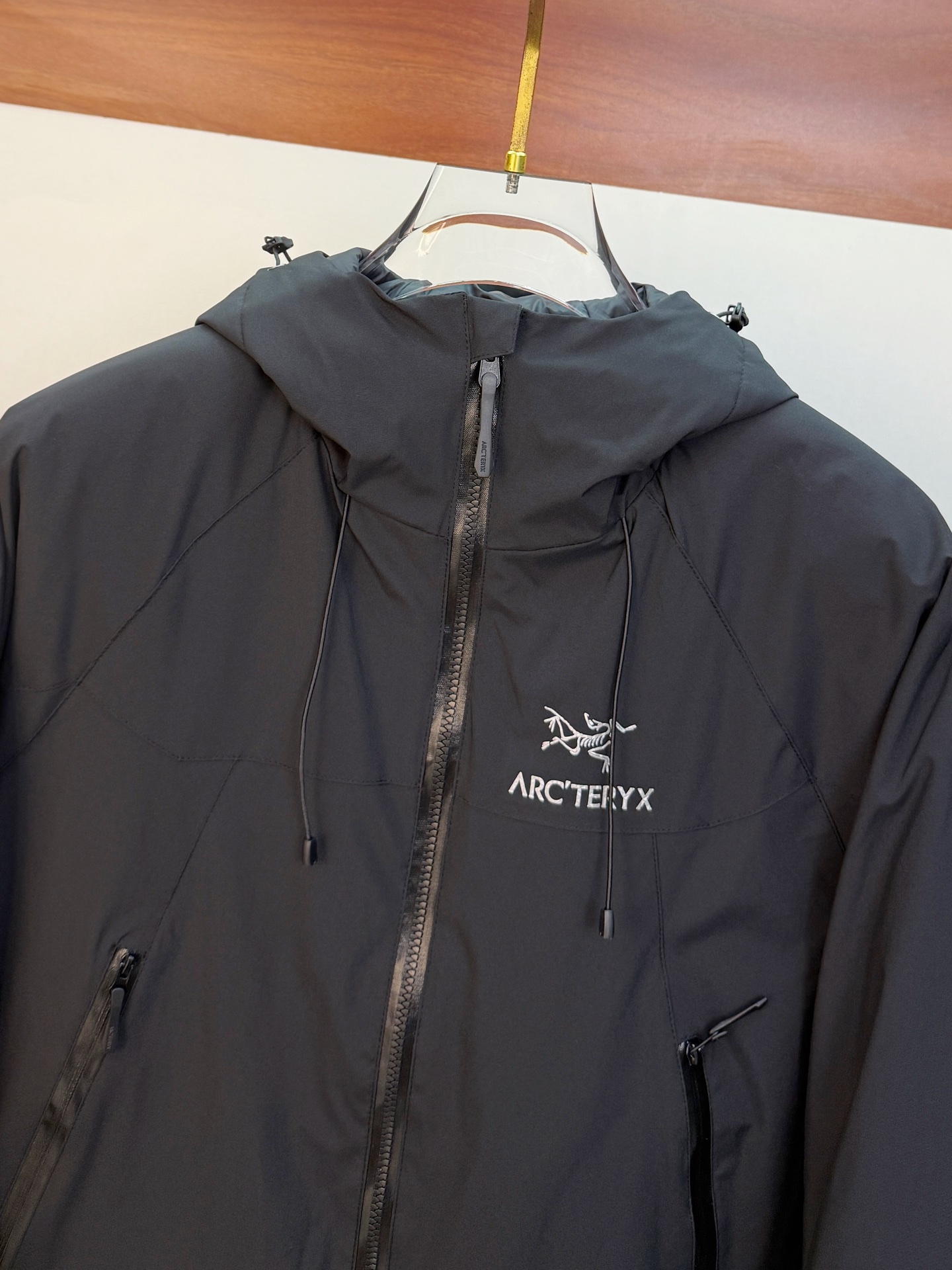 P始祖鸟棉服25ss早秋【新品】秋冬专柜新款休闲棉服外套！超前卫设计风格 细腻舒适 穿着非常轻便不易起皱