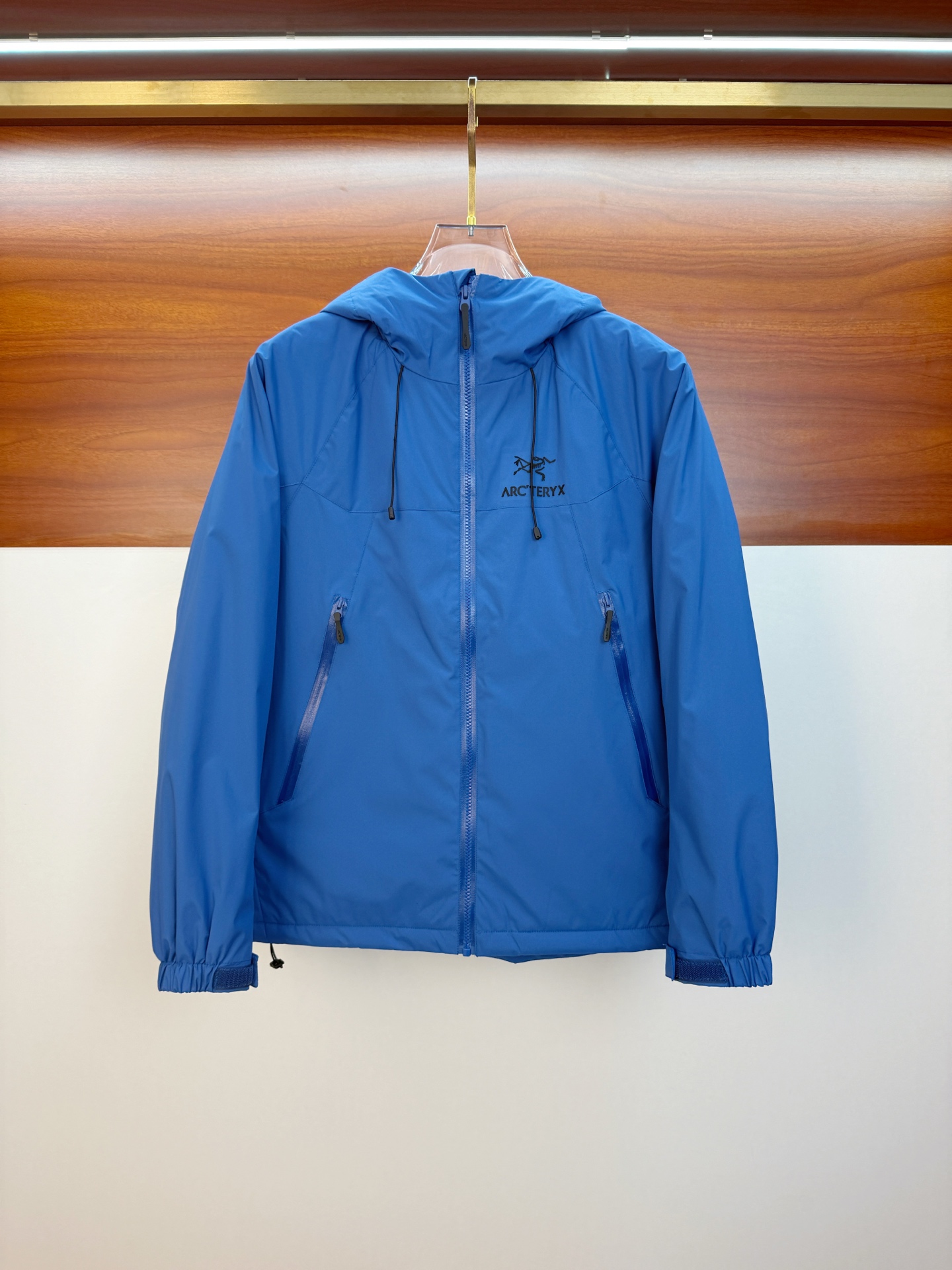 P始祖鸟棉服25ss早秋【新品】秋冬专柜新款休闲棉服外套！超前卫设计风格 细腻舒适 穿着非常轻便不易起皱