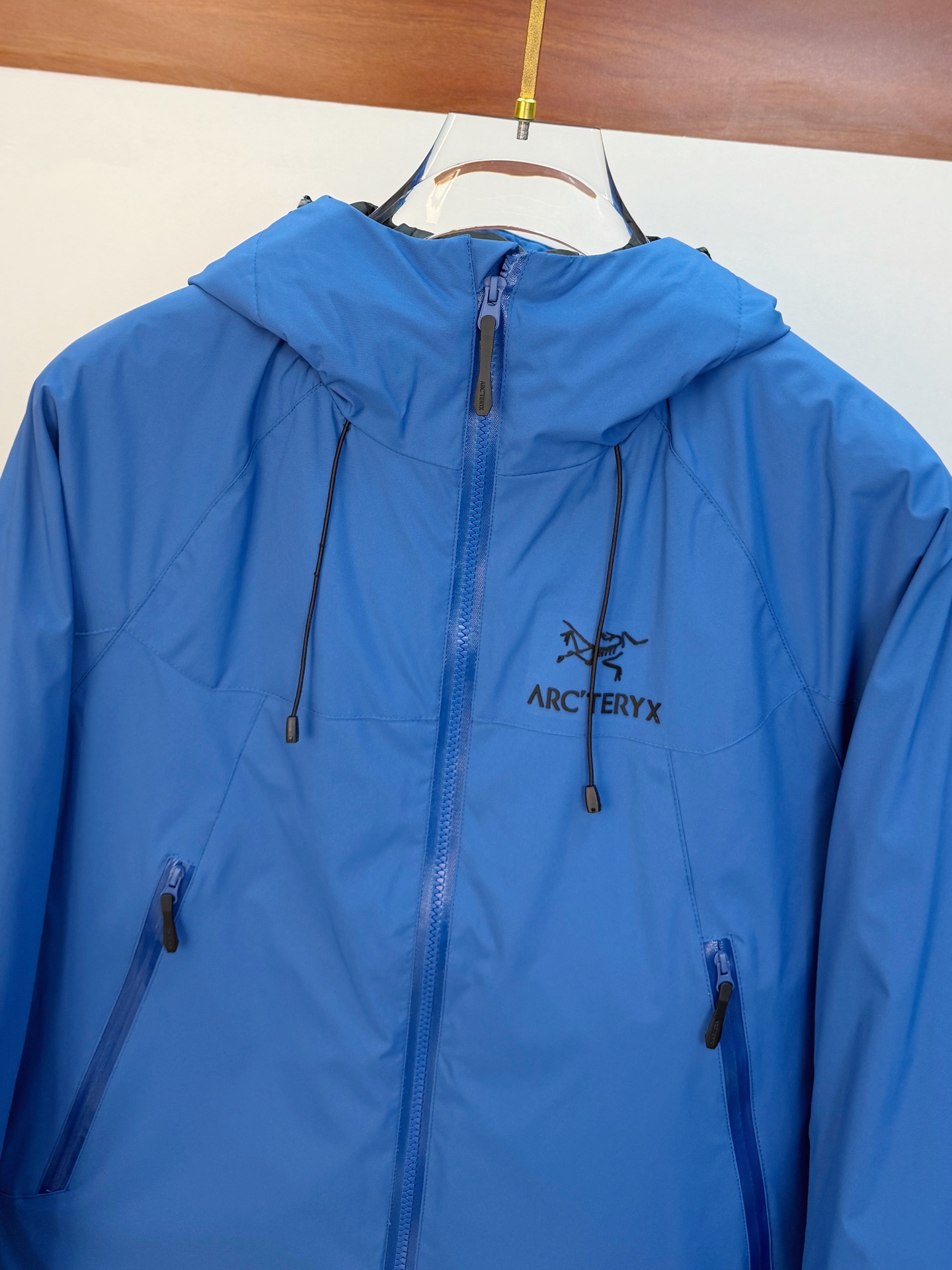 P始祖鸟棉服25ss早秋【新品】秋冬专柜新款休闲棉服外套！超前卫设计风格 细腻舒适 穿着非常轻便不易起皱