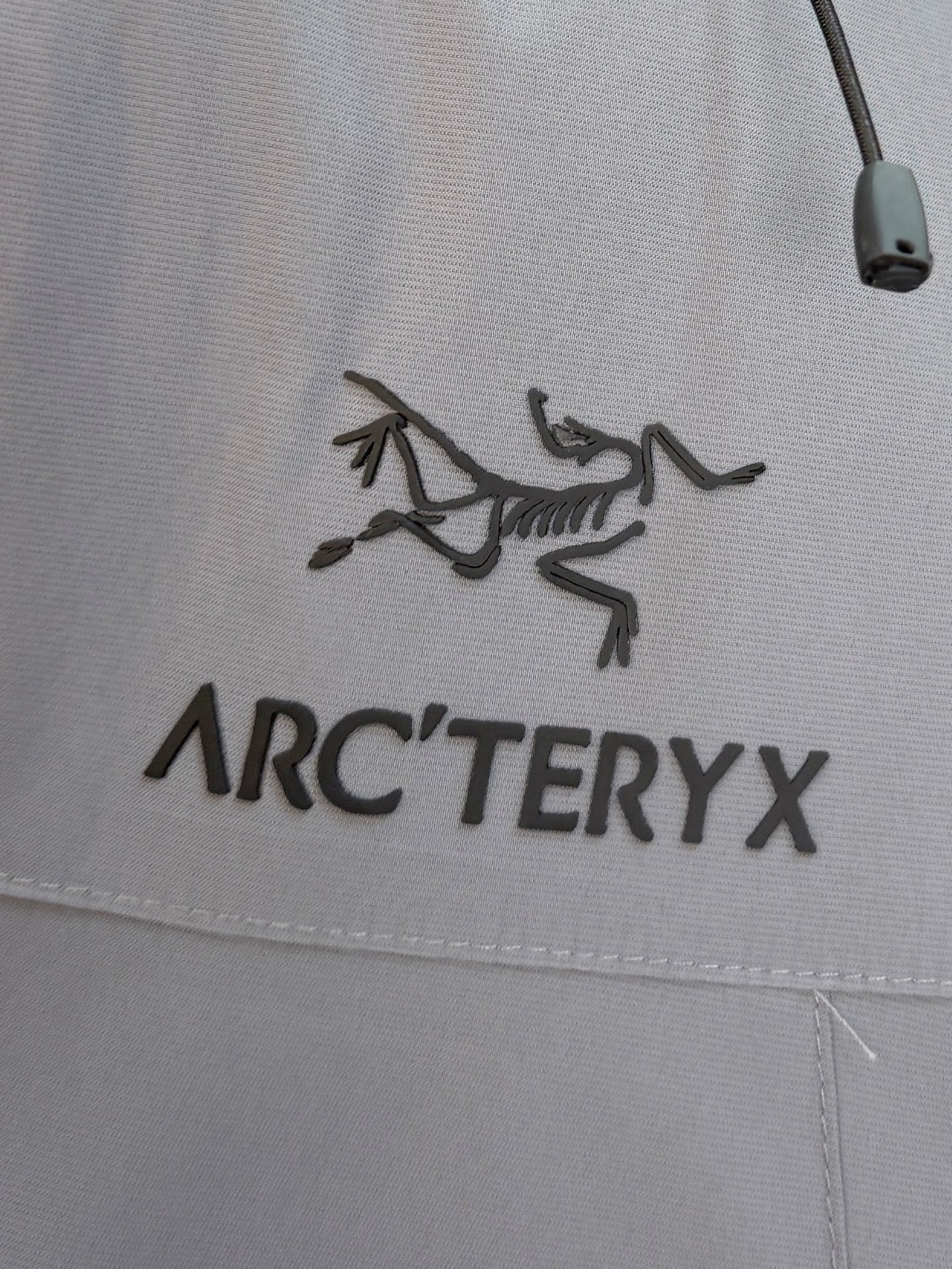 P始祖鸟棉服25ss早秋【新品】秋冬专柜新款休闲棉服外套！超前卫设计风格 细腻舒适 穿着非常轻便不易起皱