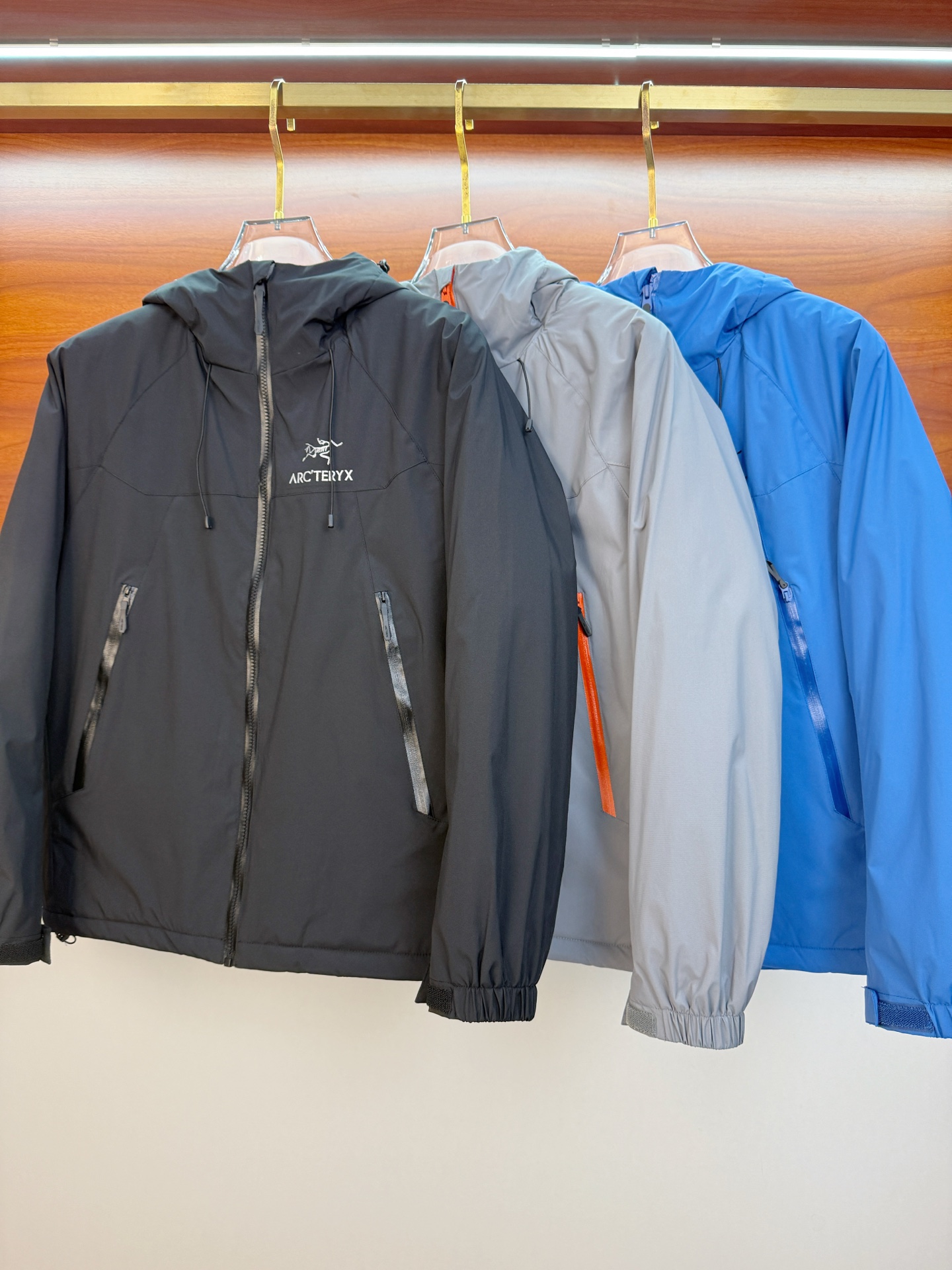 P始祖鸟棉服25ss早秋【新品】秋冬专柜新款休闲棉服外套！超前卫设计风格 细腻舒适 穿着非常轻便不易起皱