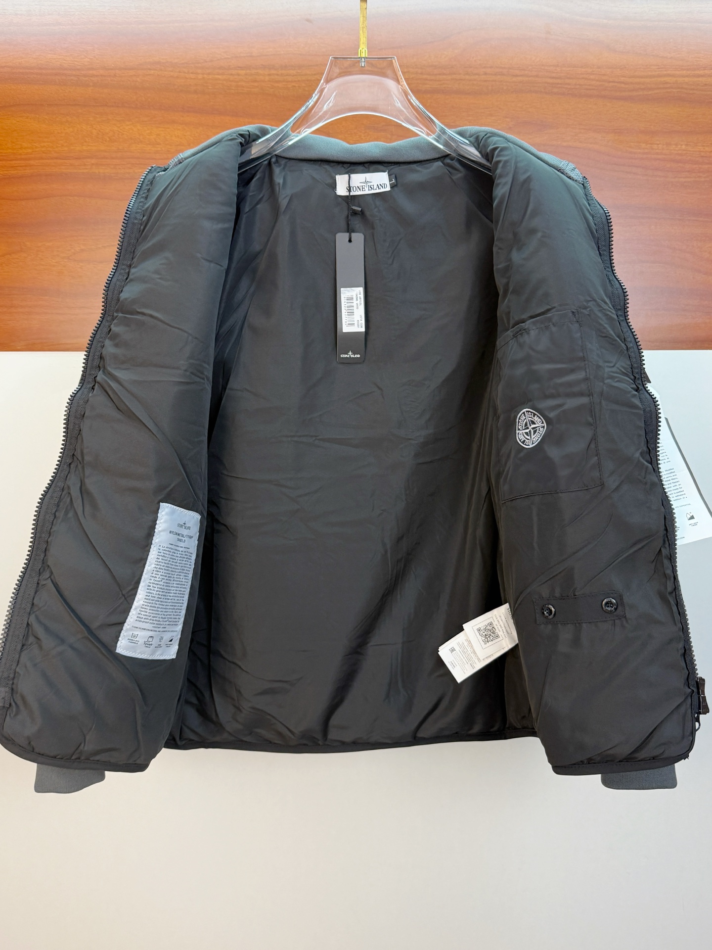 P石头棉服25ss早秋【新品】秋冬专柜新款休闲棉服外套！超前卫设计风格 细腻舒适 穿着非常轻便不易起皱。