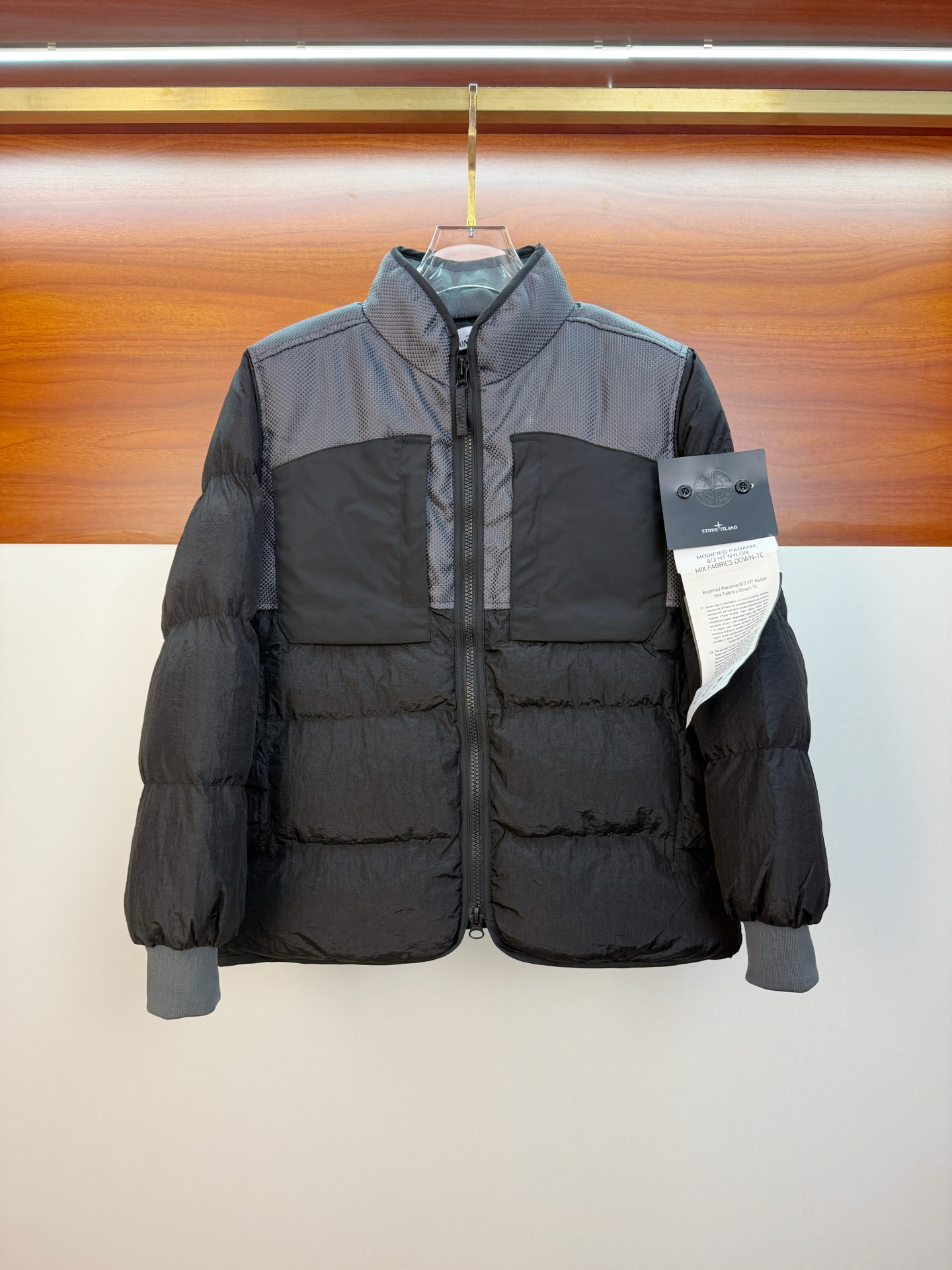 P石头棉服25ss早秋【新品】秋冬专柜新款休闲棉服外套！超前卫设计风格 细腻舒适 穿着非常轻便不易起皱。