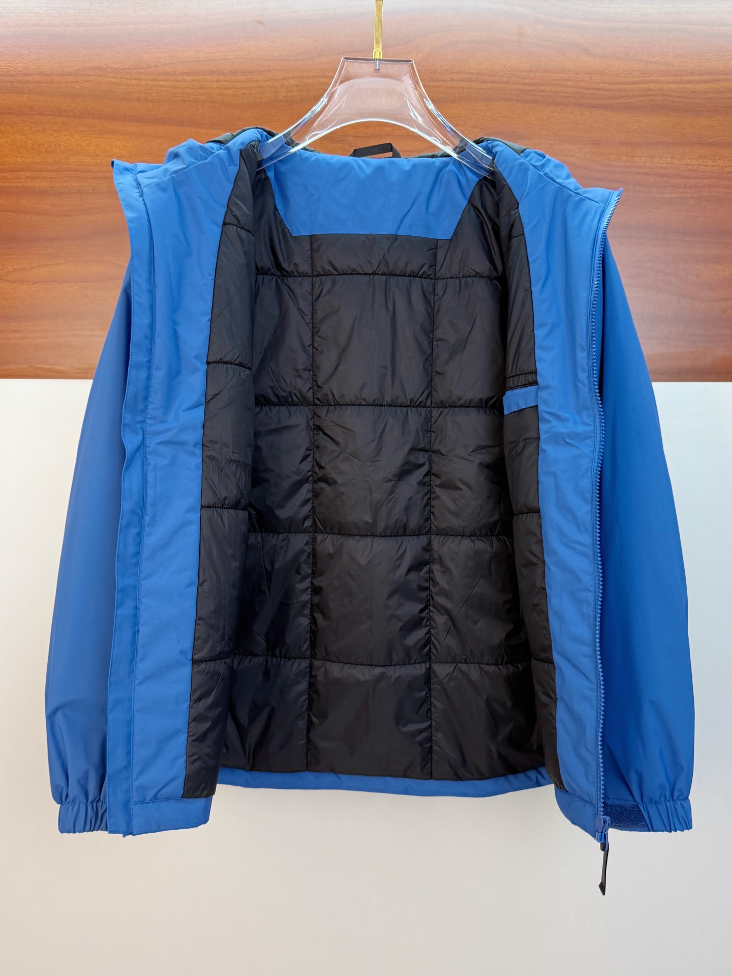 P始祖鸟棉服25ss早秋【新品】秋冬专柜新款休闲棉服外套！超前卫设计风格 细腻舒适 穿着非常轻便不易起皱