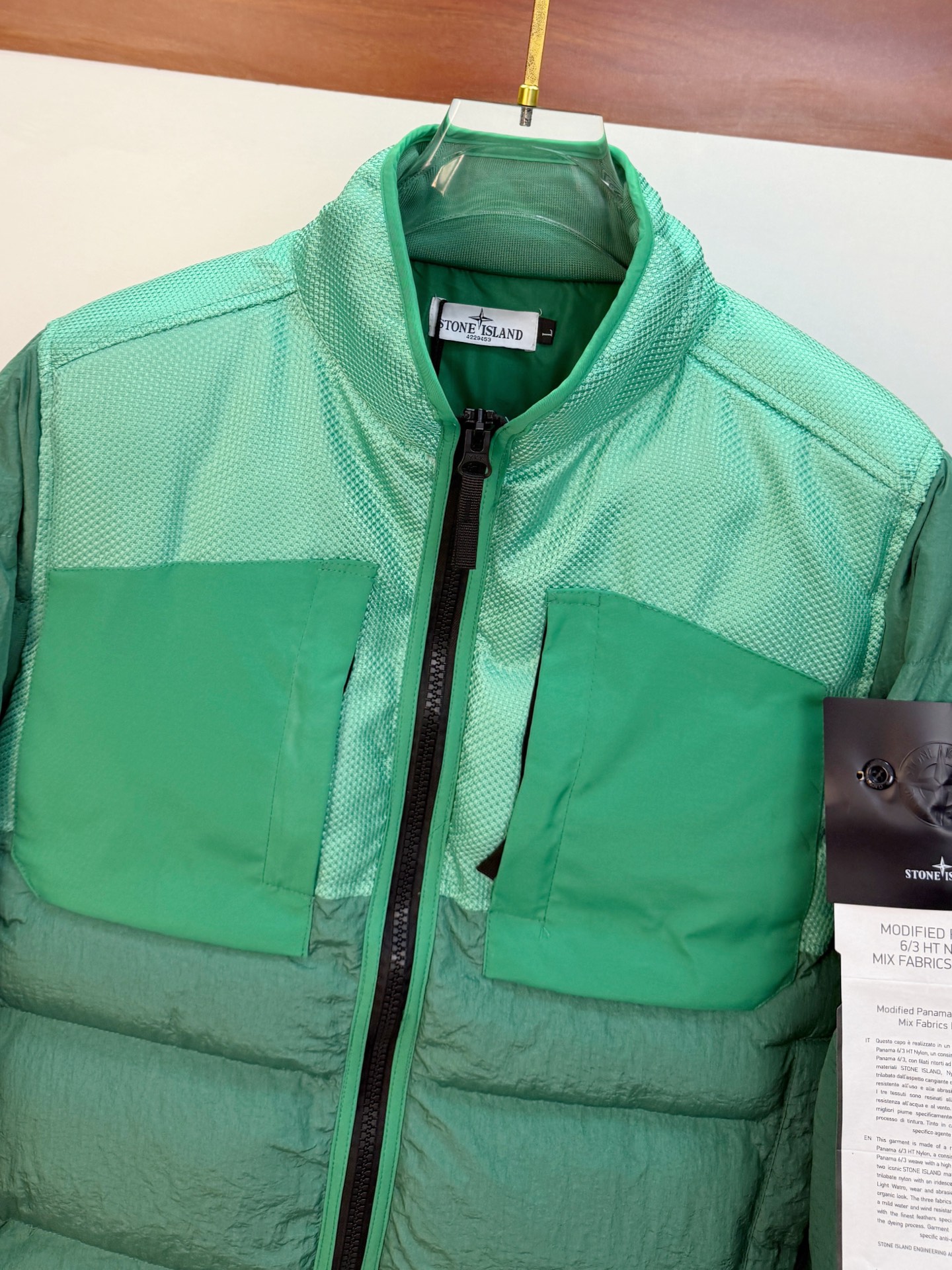 P石头棉服25ss早秋【新品】秋冬专柜新款休闲棉服外套！超前卫设计风格 细腻舒适 穿着非常轻便不易起皱。