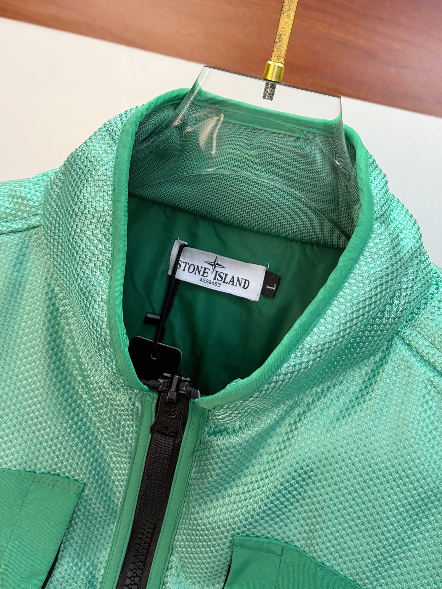 P石头棉服25ss早秋【新品】秋冬专柜新款休闲棉服外套！超前卫设计风格 细腻舒适 穿着非常轻便不易起皱。