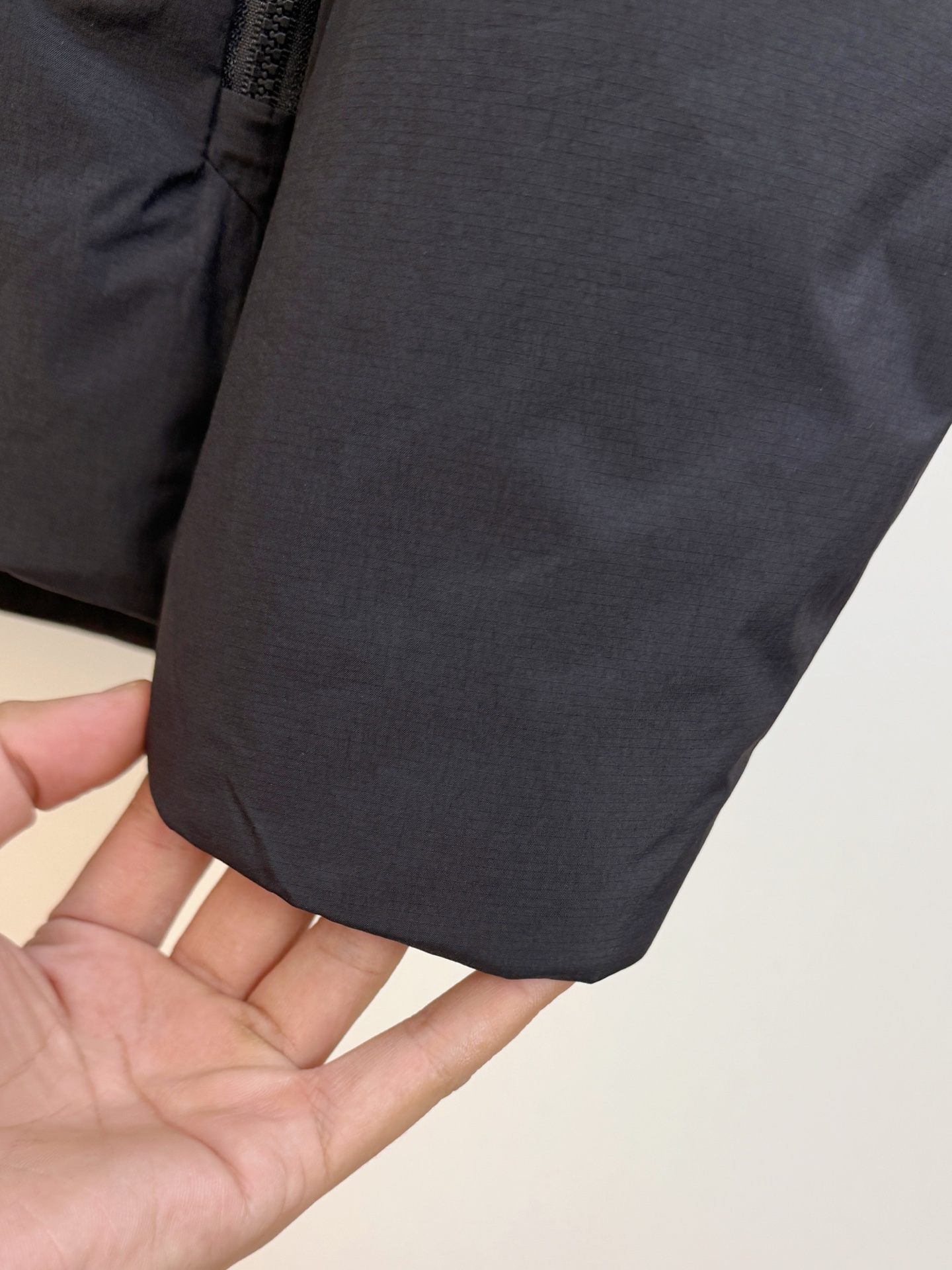 P始祖鸟棉服25ss早秋【新品】秋冬专柜新款休闲棉服外套！超前卫设计风格 细腻舒适 穿着非常轻便不易起皱