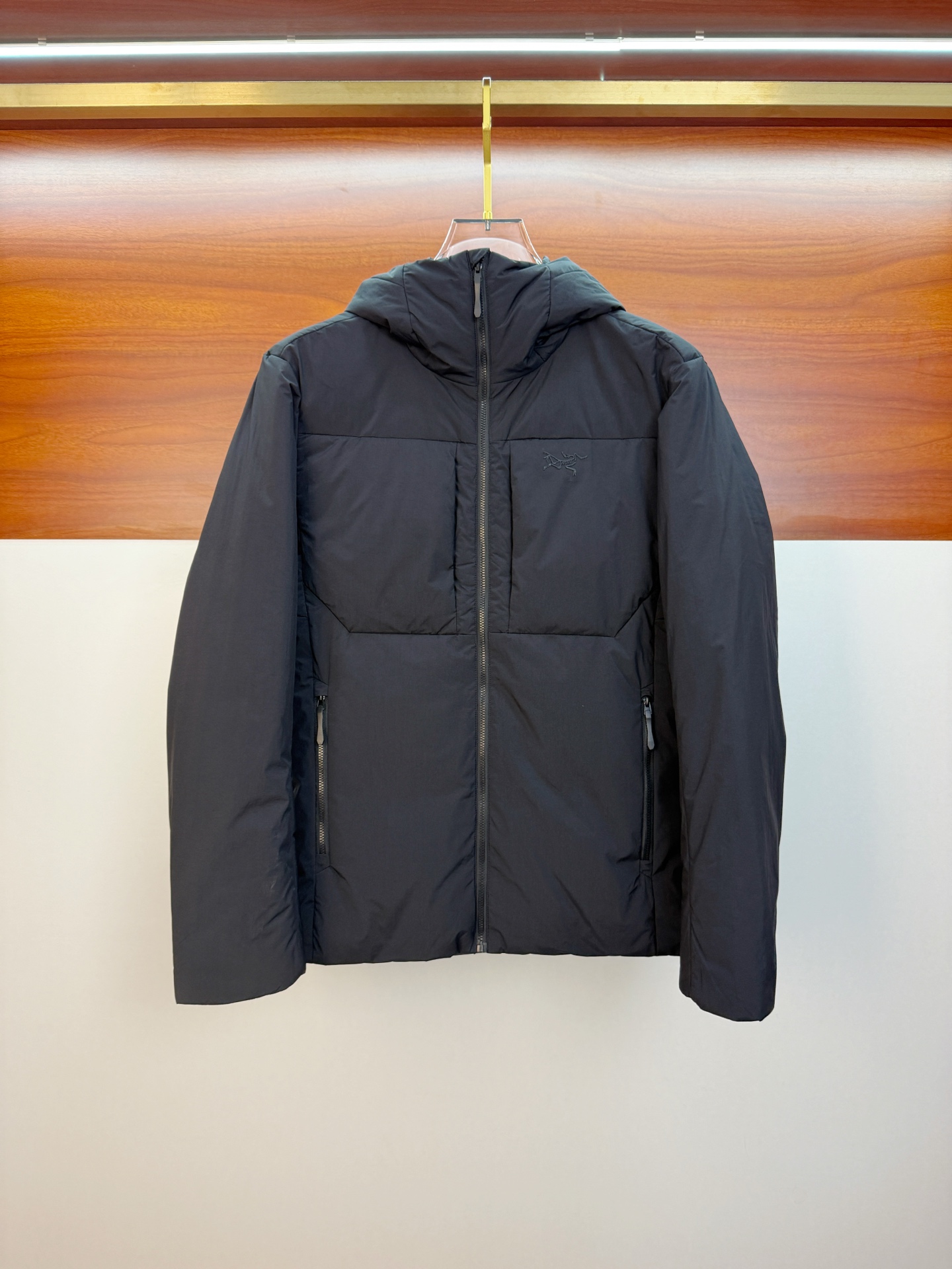 P始祖鸟棉服25ss早秋【新品】秋冬专柜新款休闲棉服外套！超前卫设计风格 细腻舒适 穿着非常轻便不易起皱