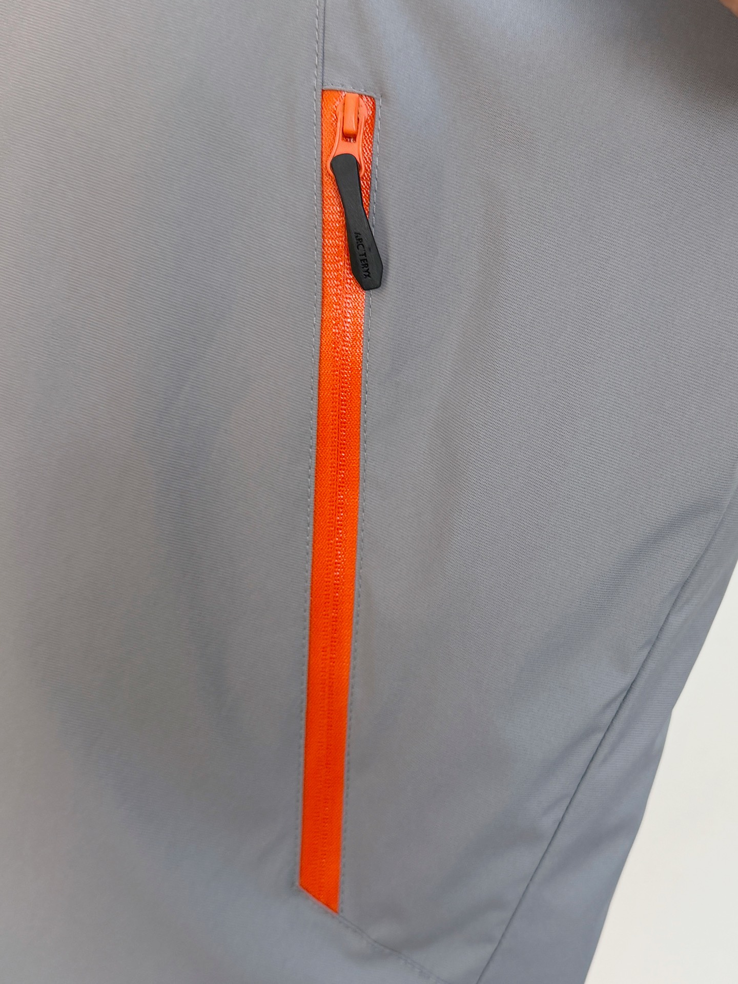 P始祖鸟棉服25ss早秋【新品】秋冬专柜新款休闲棉服外套！超前卫设计风格 细腻舒适 穿着非常轻便不易起皱