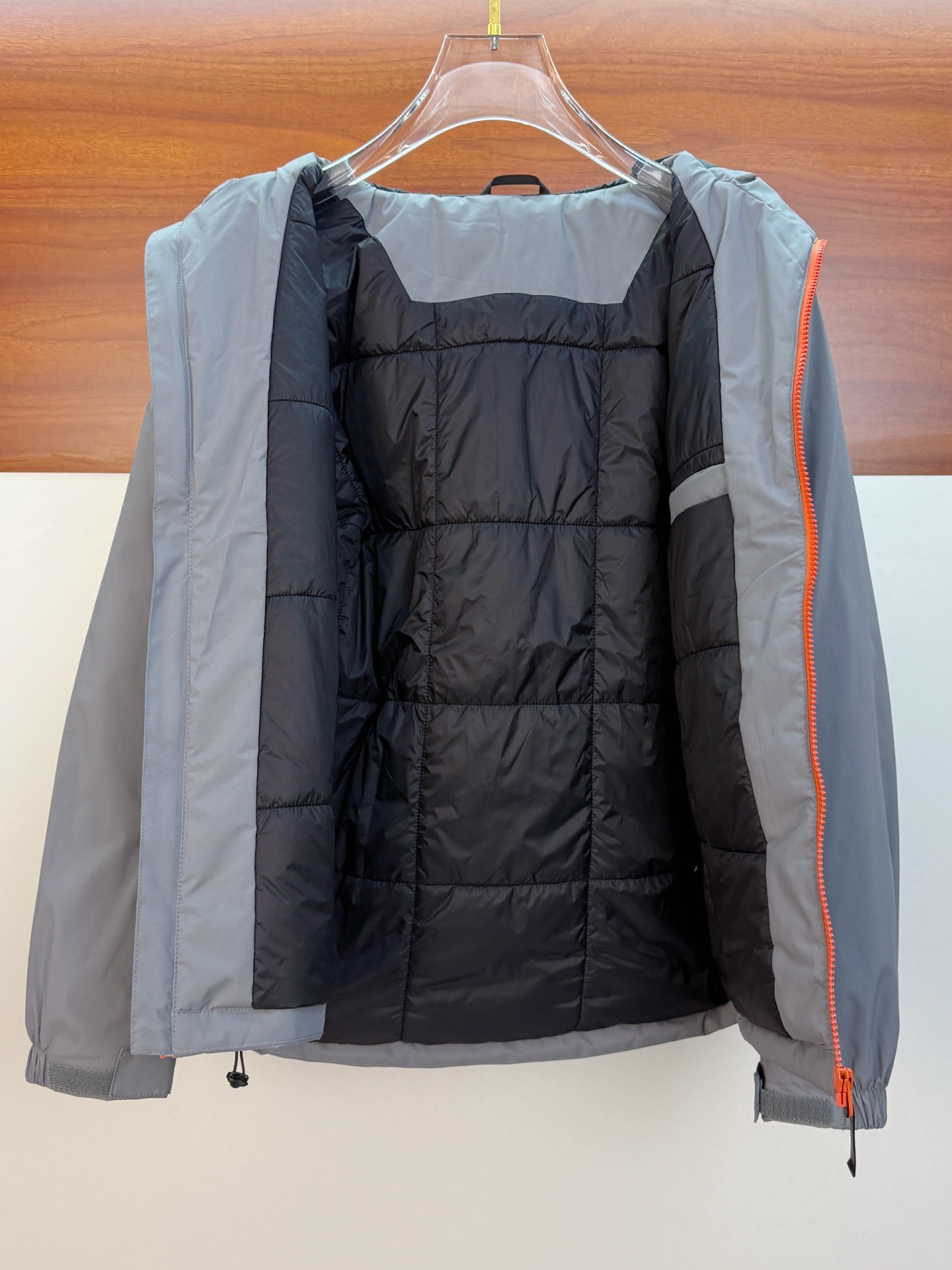 P始祖鸟棉服25ss早秋【新品】秋冬专柜新款休闲棉服外套！超前卫设计风格 细腻舒适 穿着非常轻便不易起皱