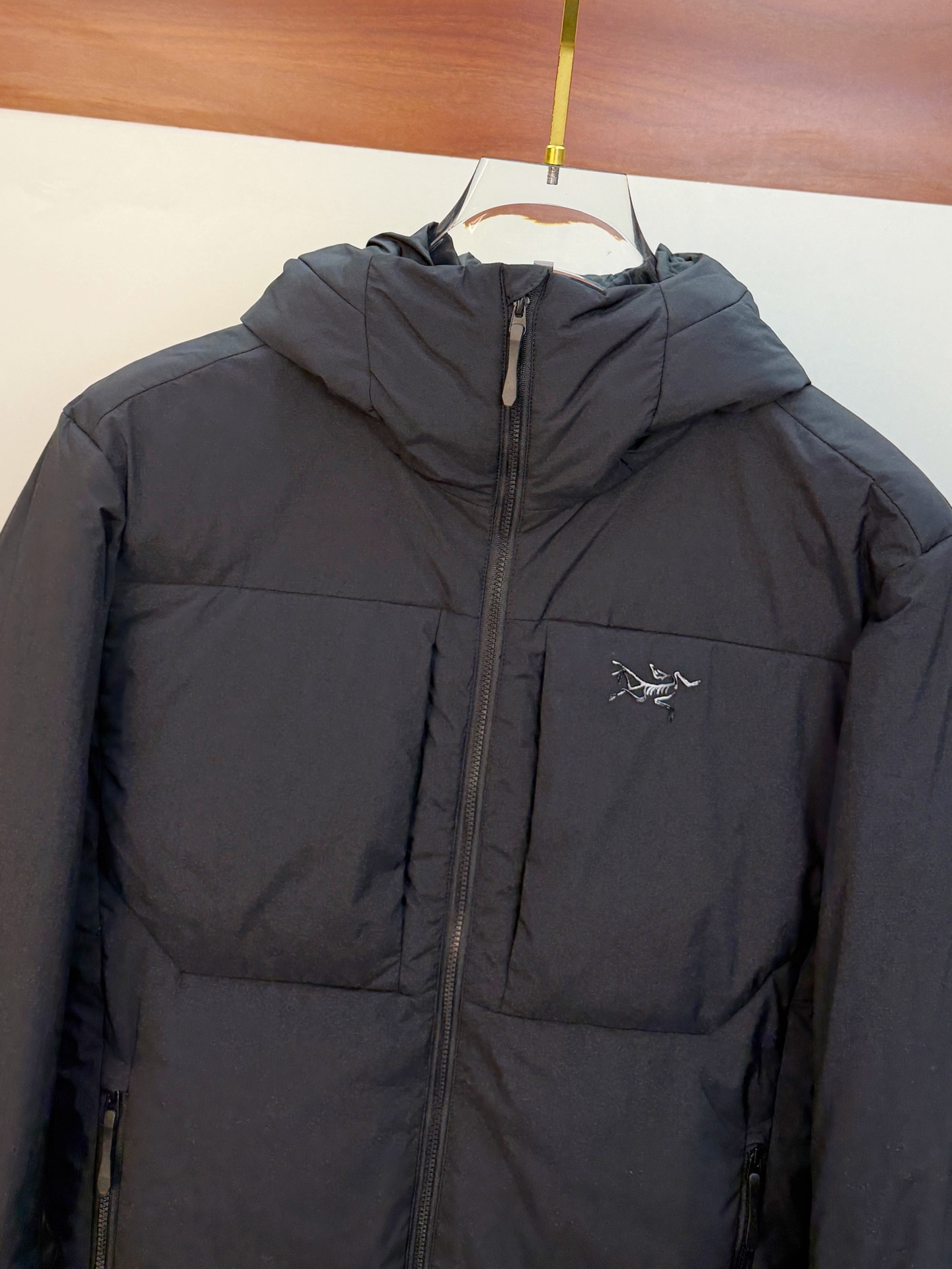 P始祖鸟棉服25ss早秋【新品】秋冬专柜新款休闲棉服外套！超前卫设计风格 细腻舒适 穿着非常轻便不易起皱