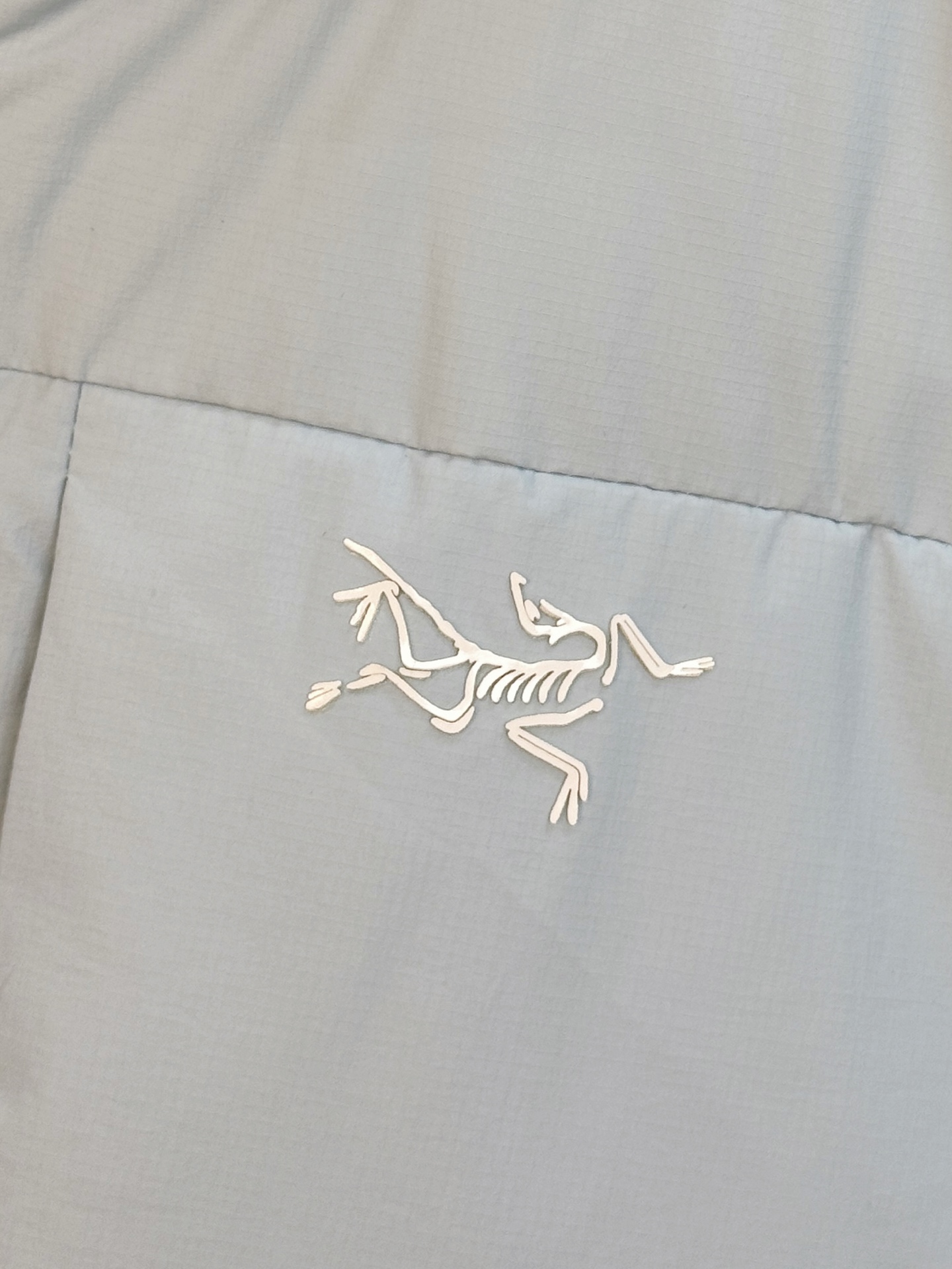 P始祖鸟棉服25ss早秋【新品】秋冬专柜新款休闲棉服外套！超前卫设计风格 细腻舒适 穿着非常轻便不易起皱