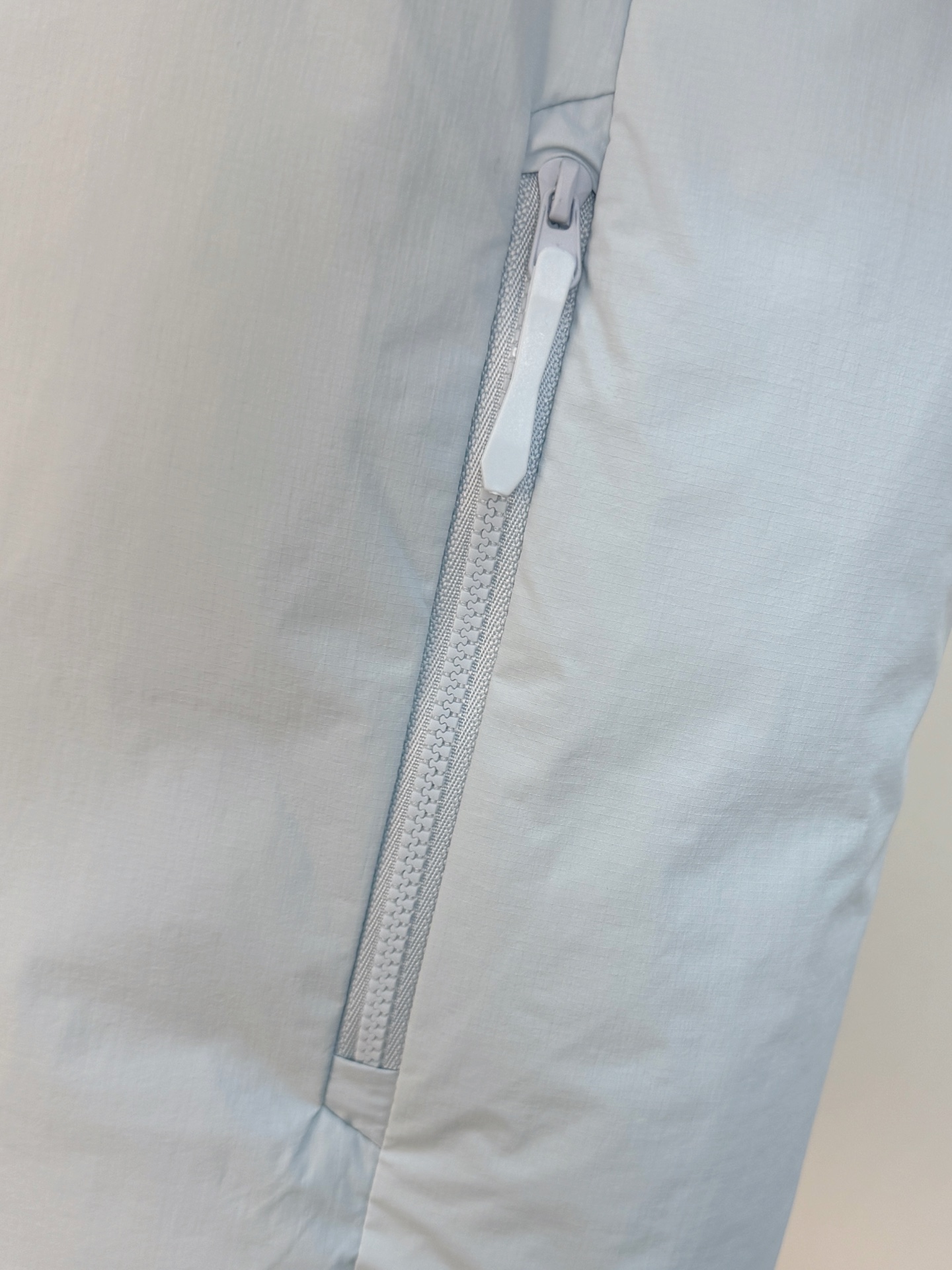 P始祖鸟棉服25ss早秋【新品】秋冬专柜新款休闲棉服外套！超前卫设计风格 细腻舒适 穿着非常轻便不易起皱