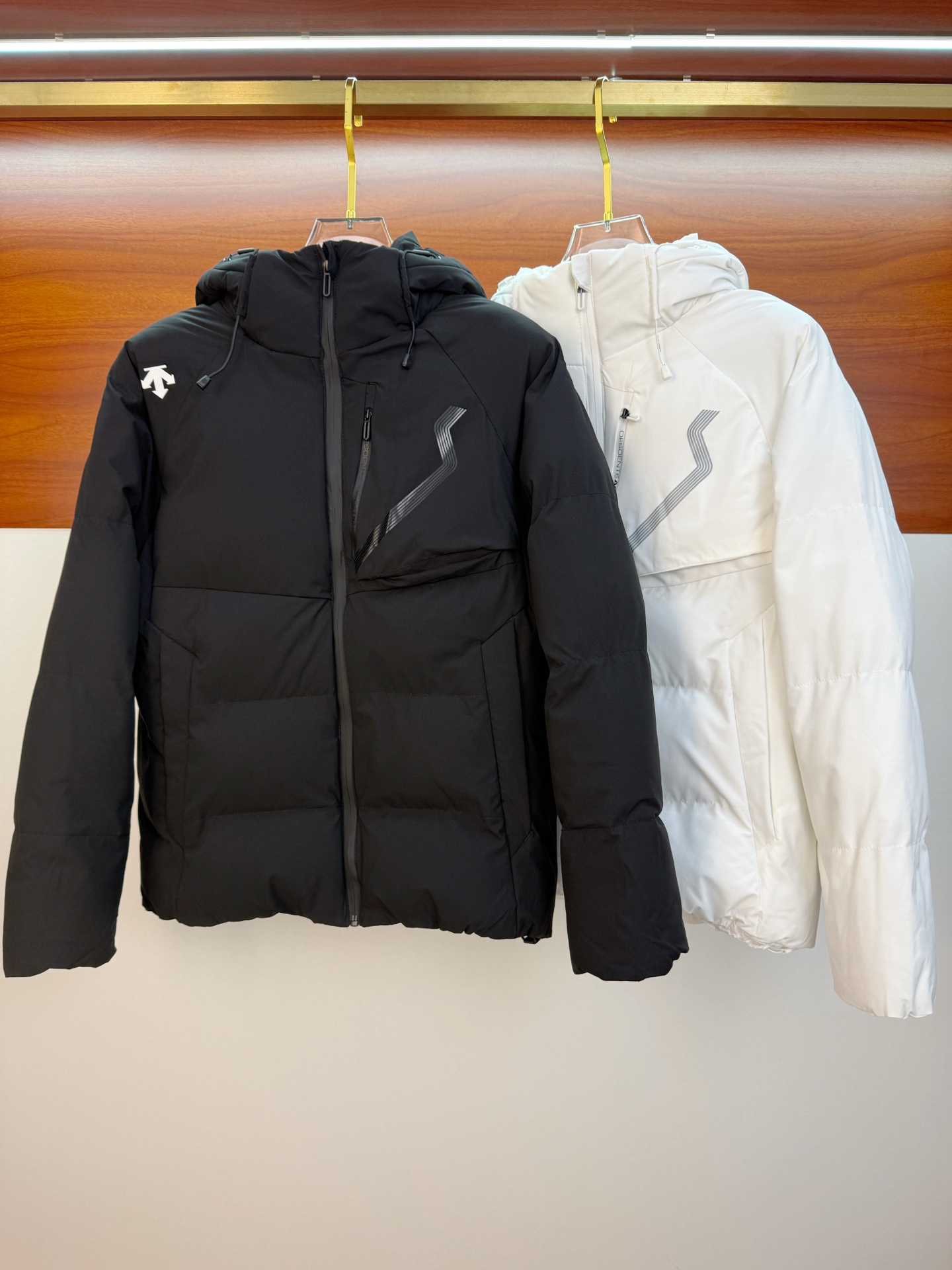 P迪桑特棉服25ss早秋【新品】秋冬专柜新款休闲棉服外套！超前卫设计风格 细腻舒适 穿着非常轻便不易起皱