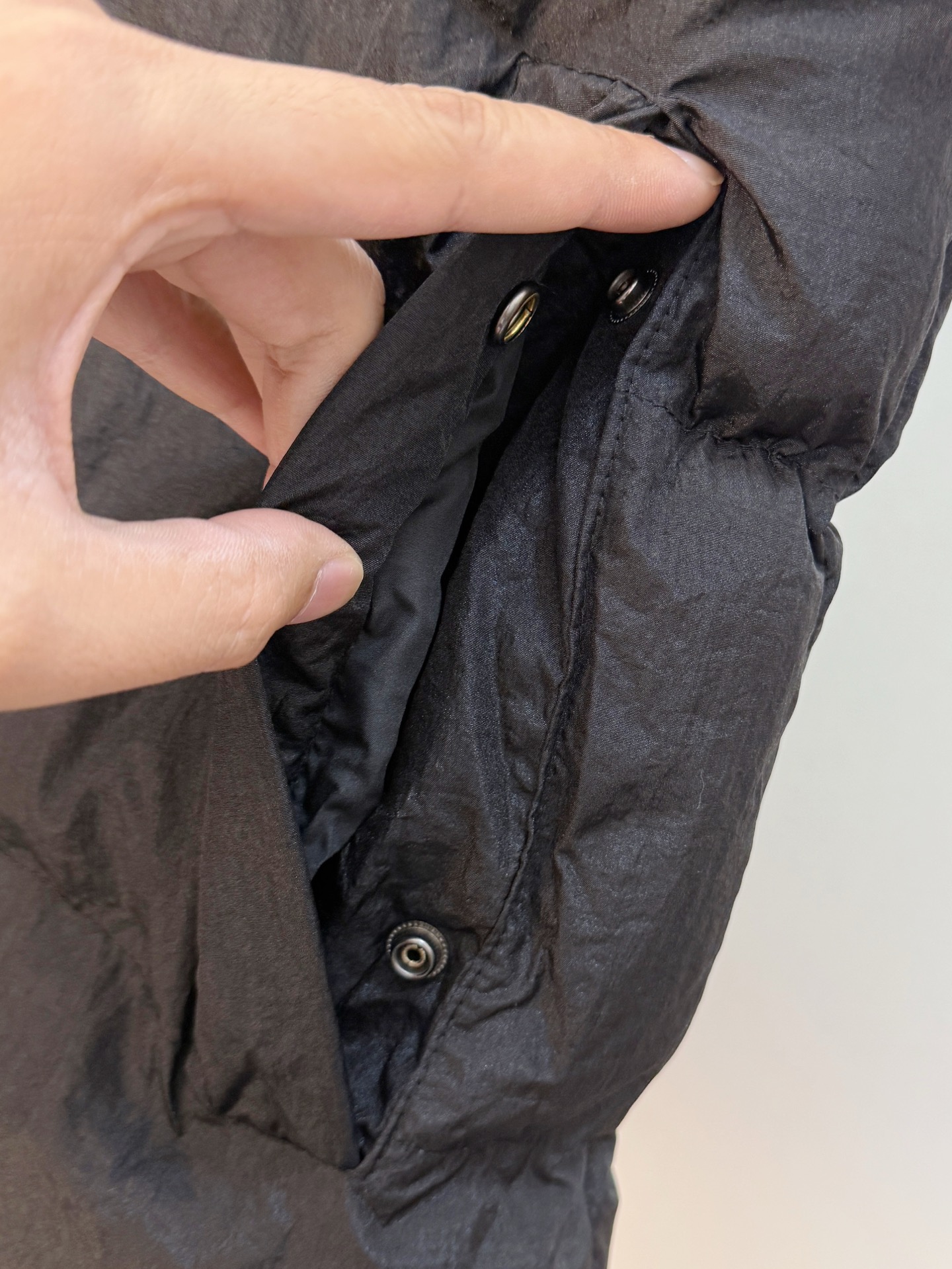 P石头棉服25ss早秋【新品】秋冬专柜新款休闲棉服外套！超前卫设计风格 细腻舒适 穿着非常轻便不易起皱。