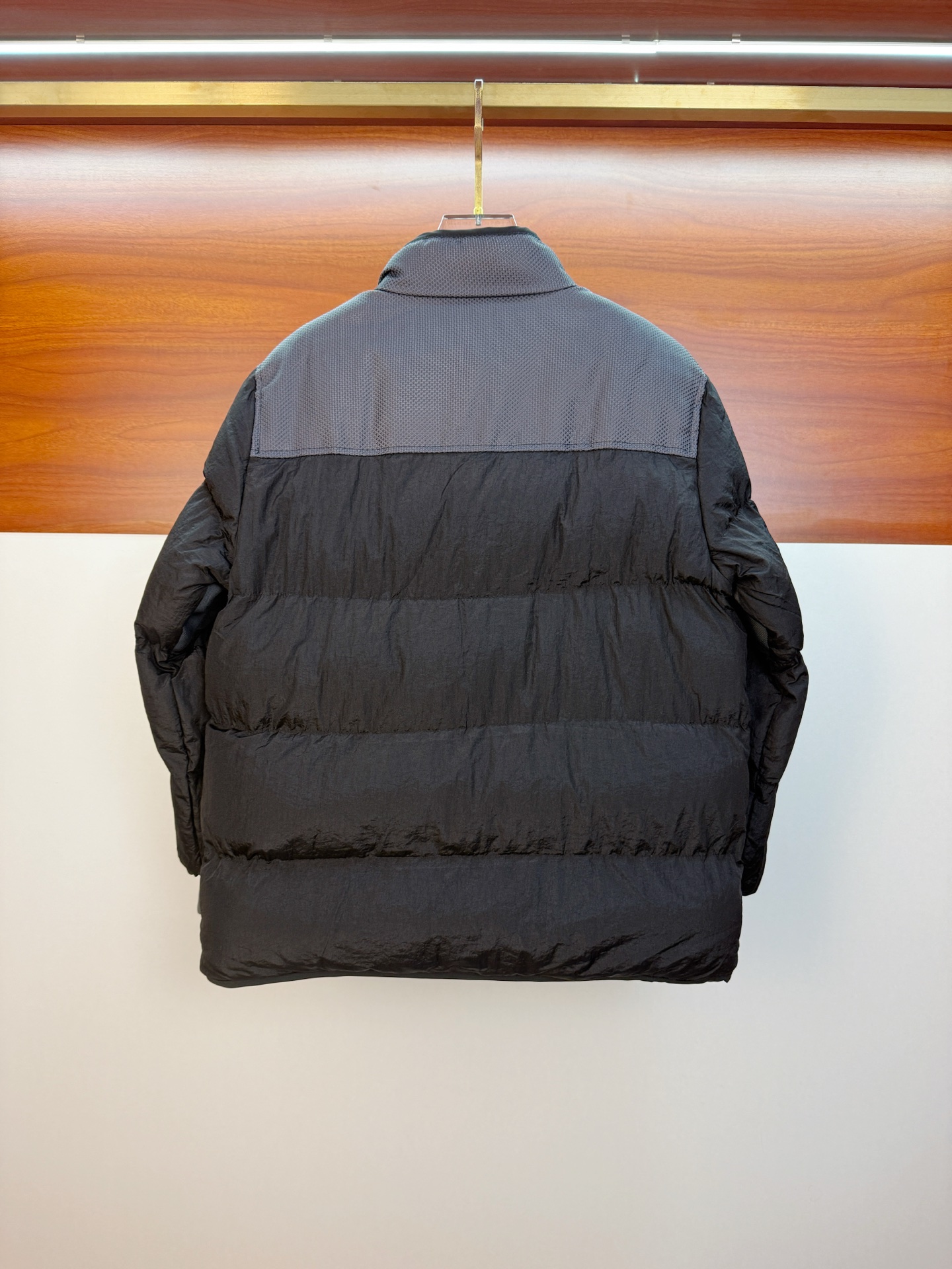 P石头棉服25ss早秋【新品】秋冬专柜新款休闲棉服外套！超前卫设计风格 细腻舒适 穿着非常轻便不易起皱。