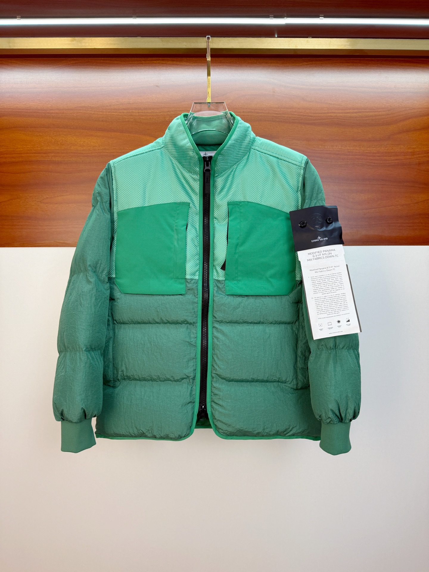 P石头棉服25ss早秋【新品】秋冬专柜新款休闲棉服外套！超前卫设计风格 细腻舒适 穿着非常轻便不易起皱。