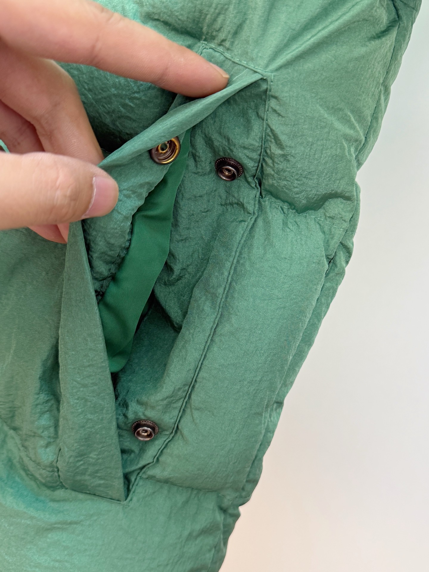 P石头棉服25ss早秋【新品】秋冬专柜新款休闲棉服外套！超前卫设计风格 细腻舒适 穿着非常轻便不易起皱。