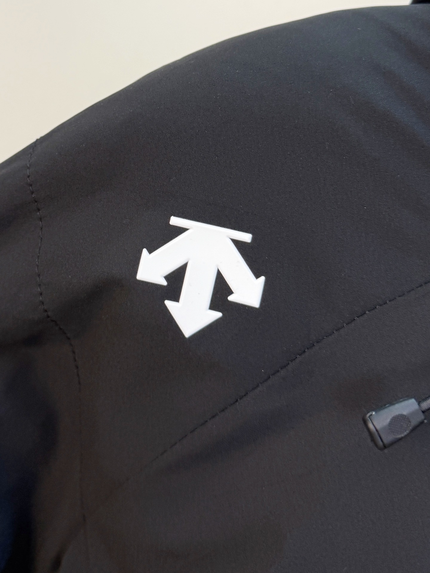 P迪桑特棉服25ss早秋【新品】秋冬专柜新款休闲棉服外套！超前卫设计风格 细腻舒适 穿着非常轻便不易起皱