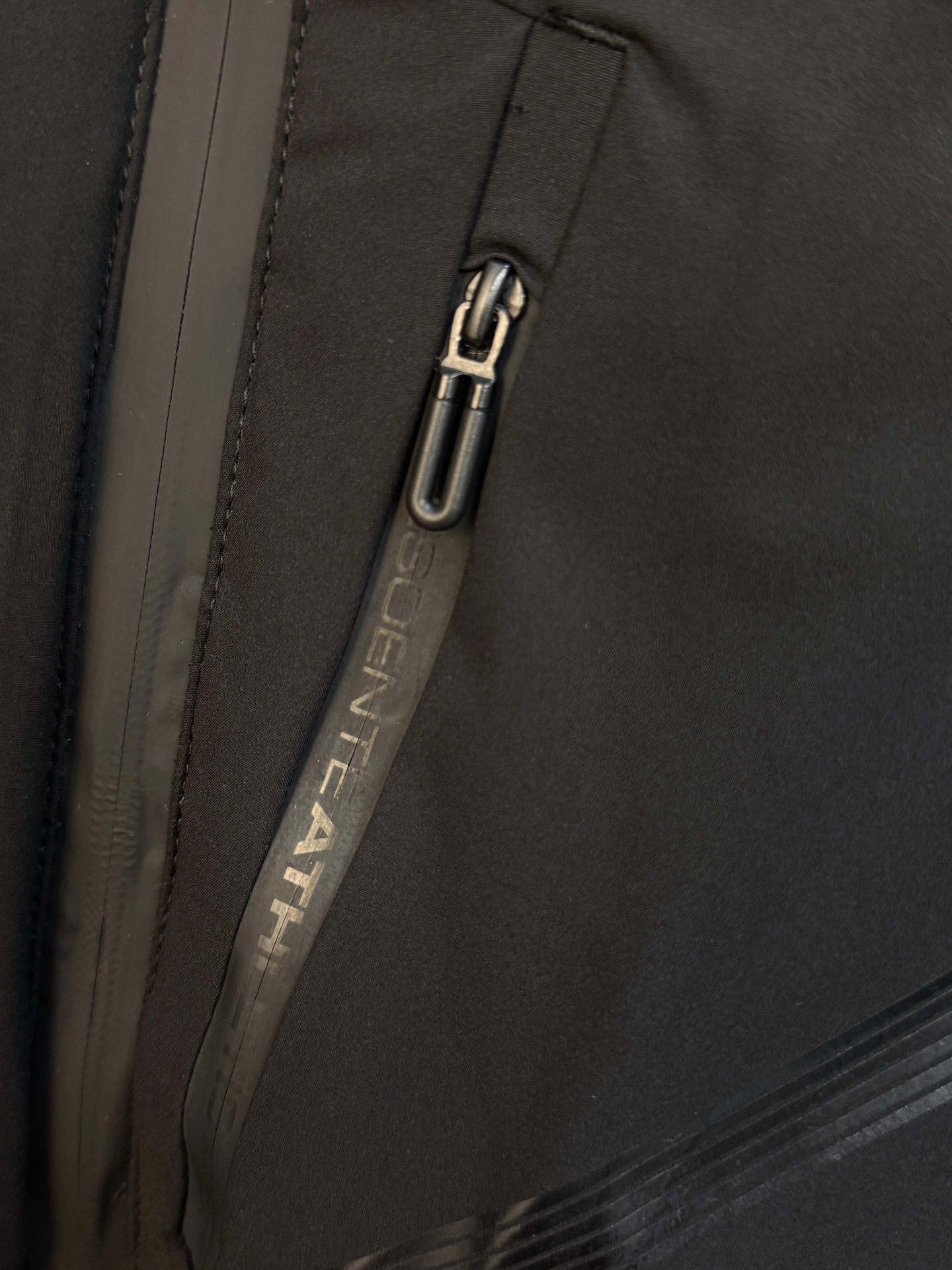 P迪桑特棉服25ss早秋【新品】秋冬专柜新款休闲棉服外套！超前卫设计风格 细腻舒适 穿着非常轻便不易起皱