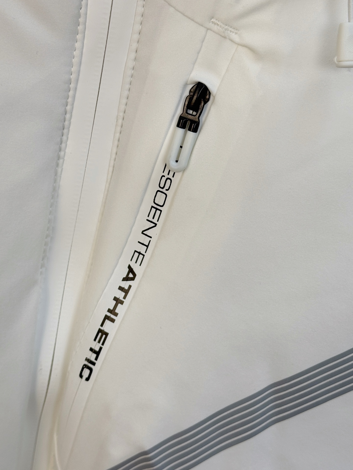 P迪桑特棉服25ss早秋【新品】秋冬专柜新款休闲棉服外套！超前卫设计风格 细腻舒适 穿着非常轻便不易起皱