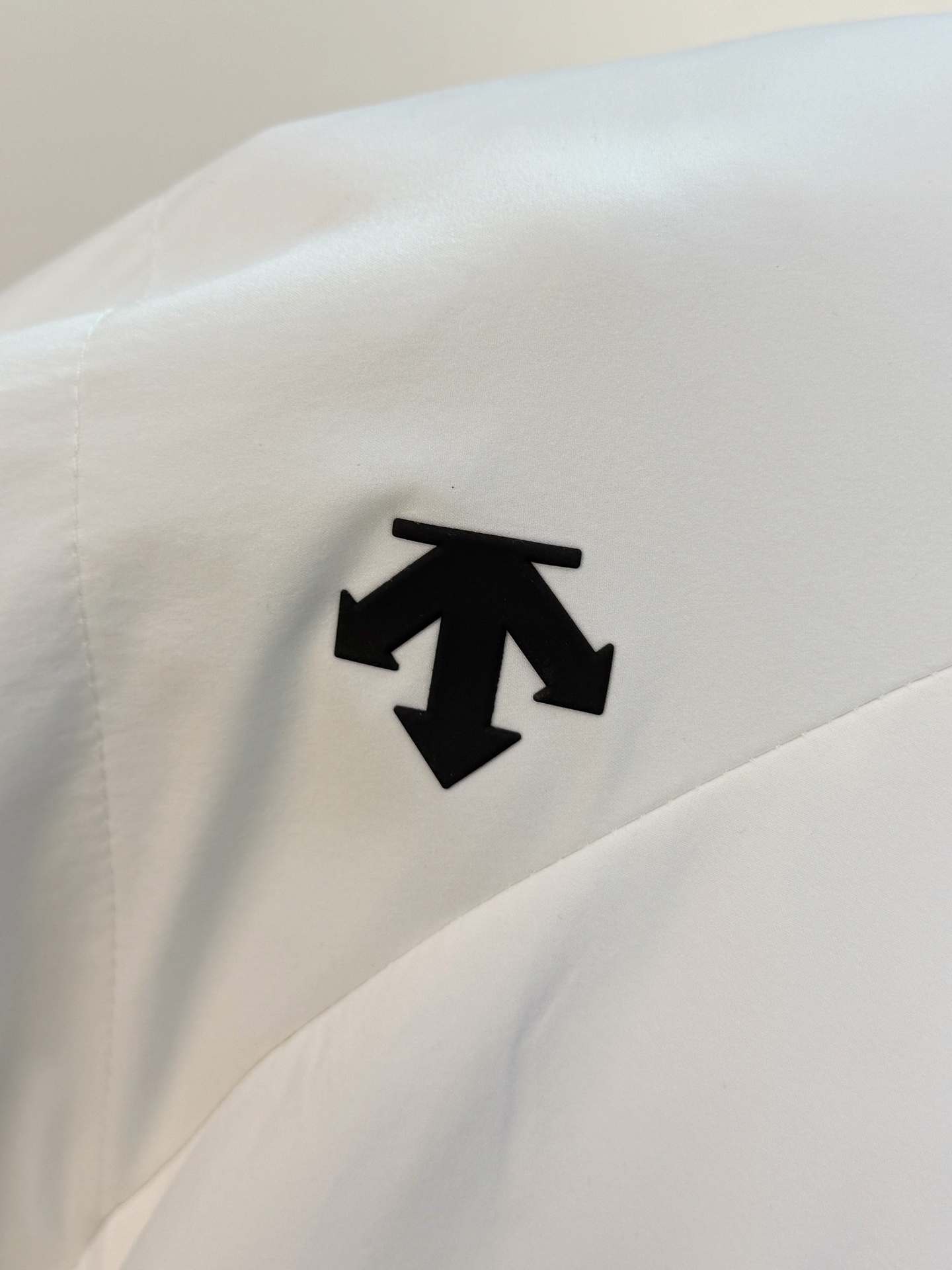 P迪桑特棉服25ss早秋【新品】秋冬专柜新款休闲棉服外套！超前卫设计风格 细腻舒适 穿着非常轻便不易起皱