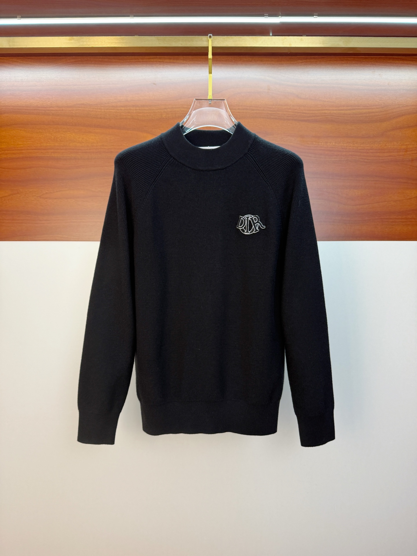 P迪奥2025【新品】秋冬新款针织羊毛开衫 高品质意大利进口羊毛混纺面料，高密度针织，时尚百搭毛衣，帅气