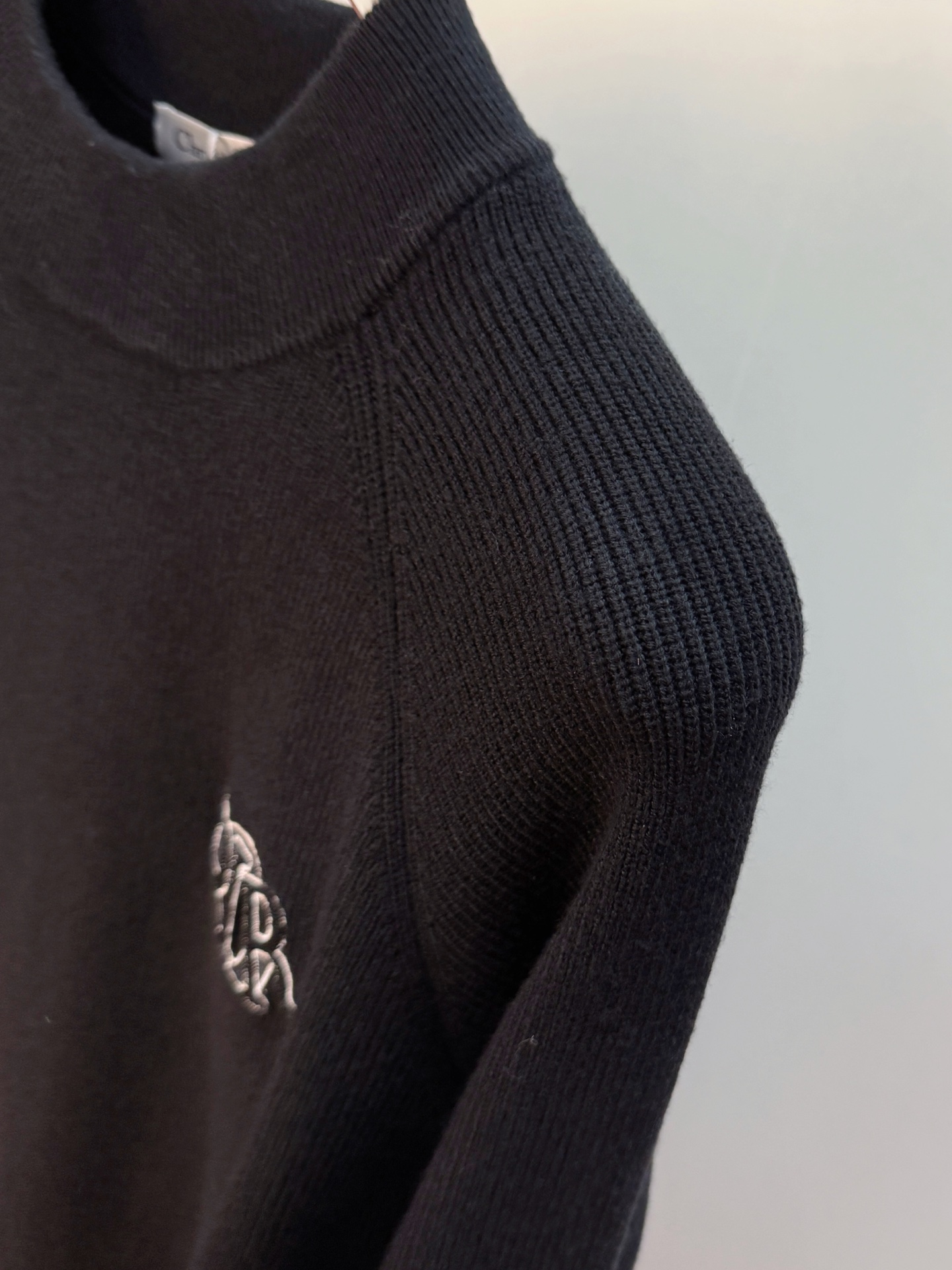 P迪奥2025【新品】秋冬新款针织羊毛开衫 高品质意大利进口羊毛混纺面料，高密度针织，时尚百搭毛衣，帅气