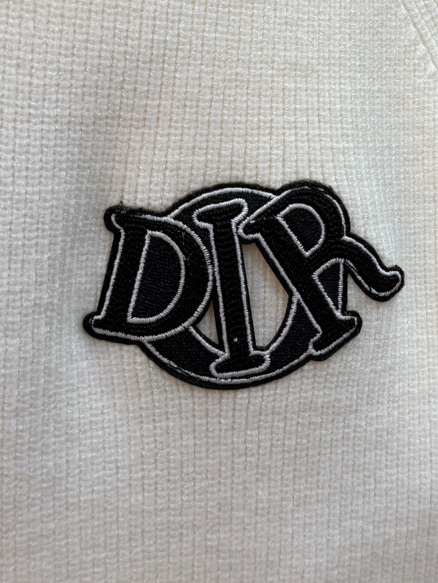 P迪奥2025【新品】秋冬新款针织羊毛开衫 高品质意大利进口羊毛混纺面料，高密度针织，时尚百搭毛衣，帅气