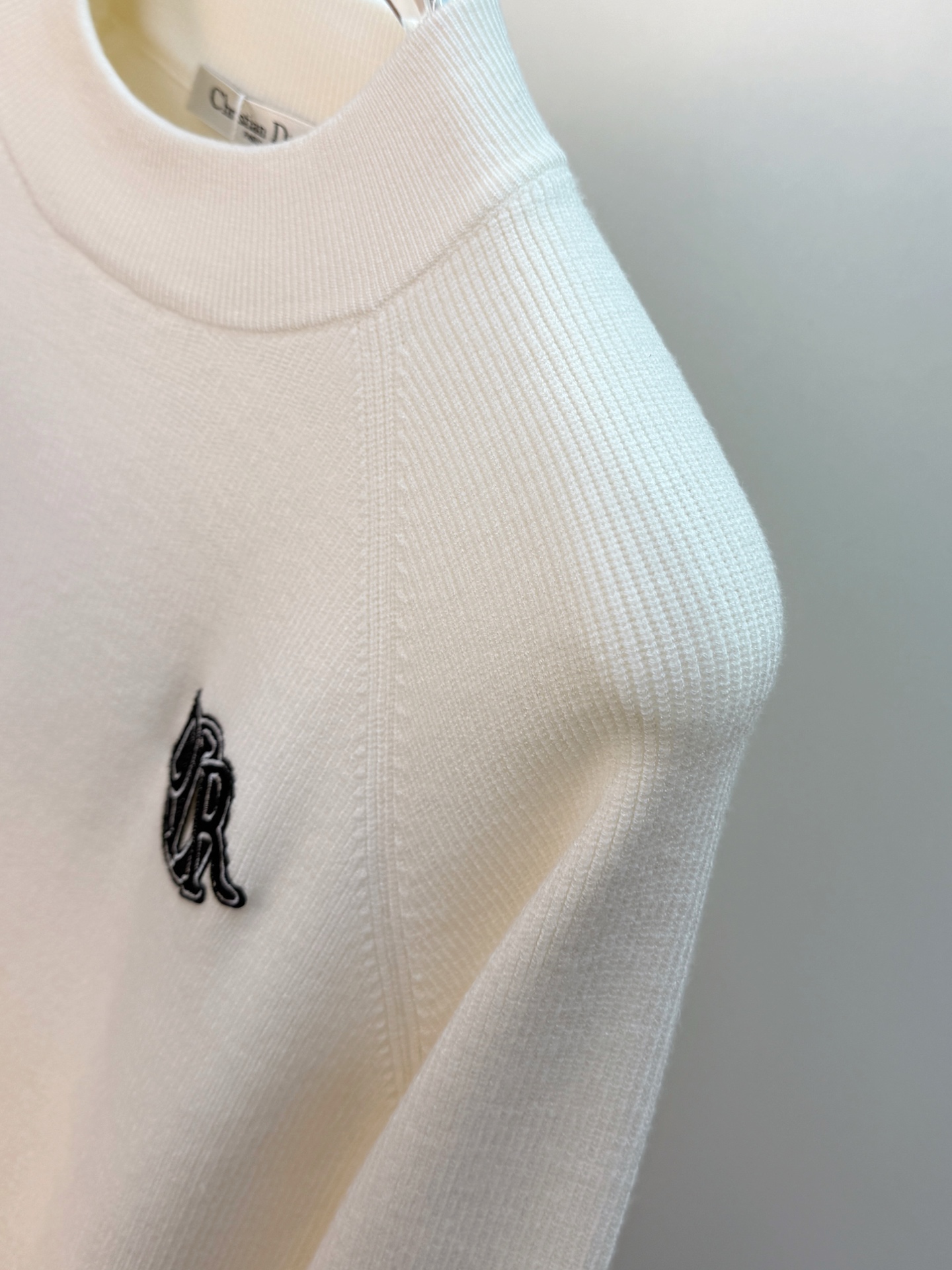 P迪奥2025【新品】秋冬新款针织羊毛开衫 高品质意大利进口羊毛混纺面料，高密度针织，时尚百搭毛衣，帅气