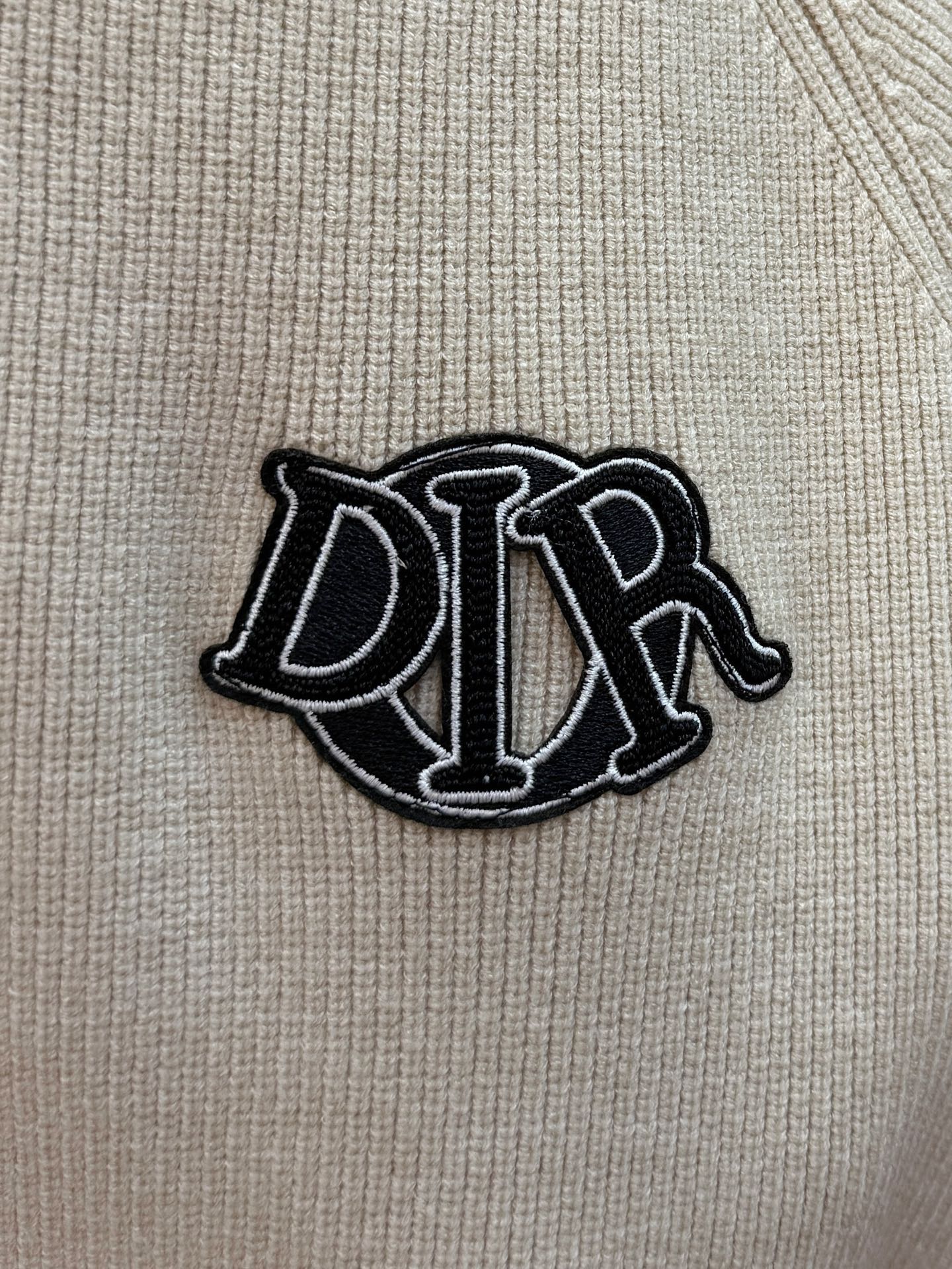 P迪奥2025【新品】秋冬新款针织羊毛开衫 高品质意大利进口羊毛混纺面料，高密度针织，时尚百搭毛衣，帅气