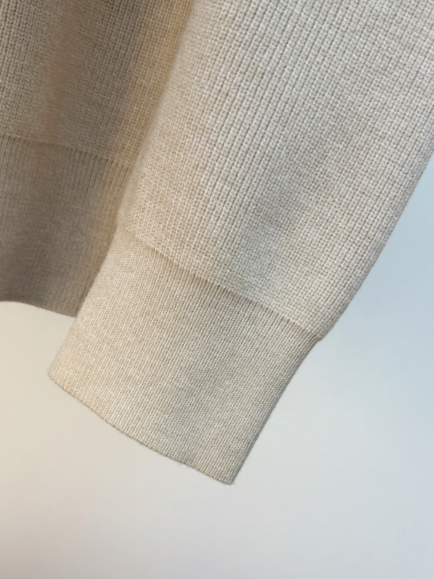 P迪奥2025【新品】秋冬新款针织羊毛开衫 高品质意大利进口羊毛混纺面料，高密度针织，时尚百搭毛衣，帅气