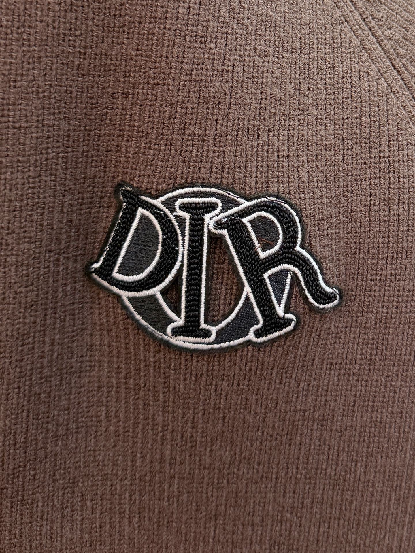 P迪奥2025【新品】秋冬新款针织羊毛开衫 高品质意大利进口羊毛混纺面料，高密度针织，时尚百搭毛衣，帅气