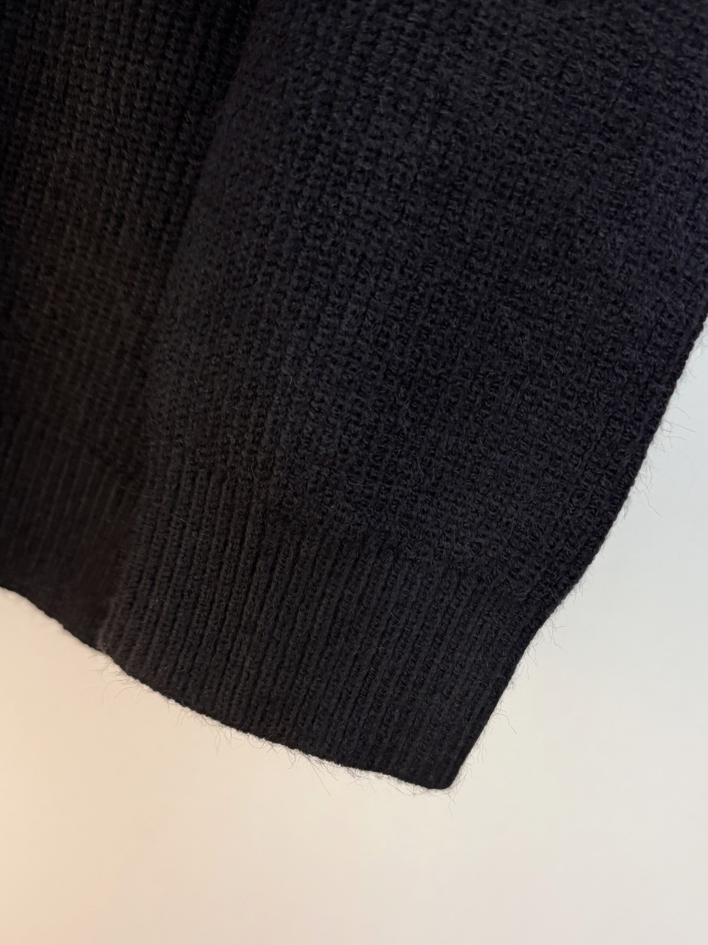 P迪奥2025【新品】秋冬新款针织羊毛开衫 高品质意大利进口羊毛混纺面料，高密度针织，时尚百搭毛衣，帅气