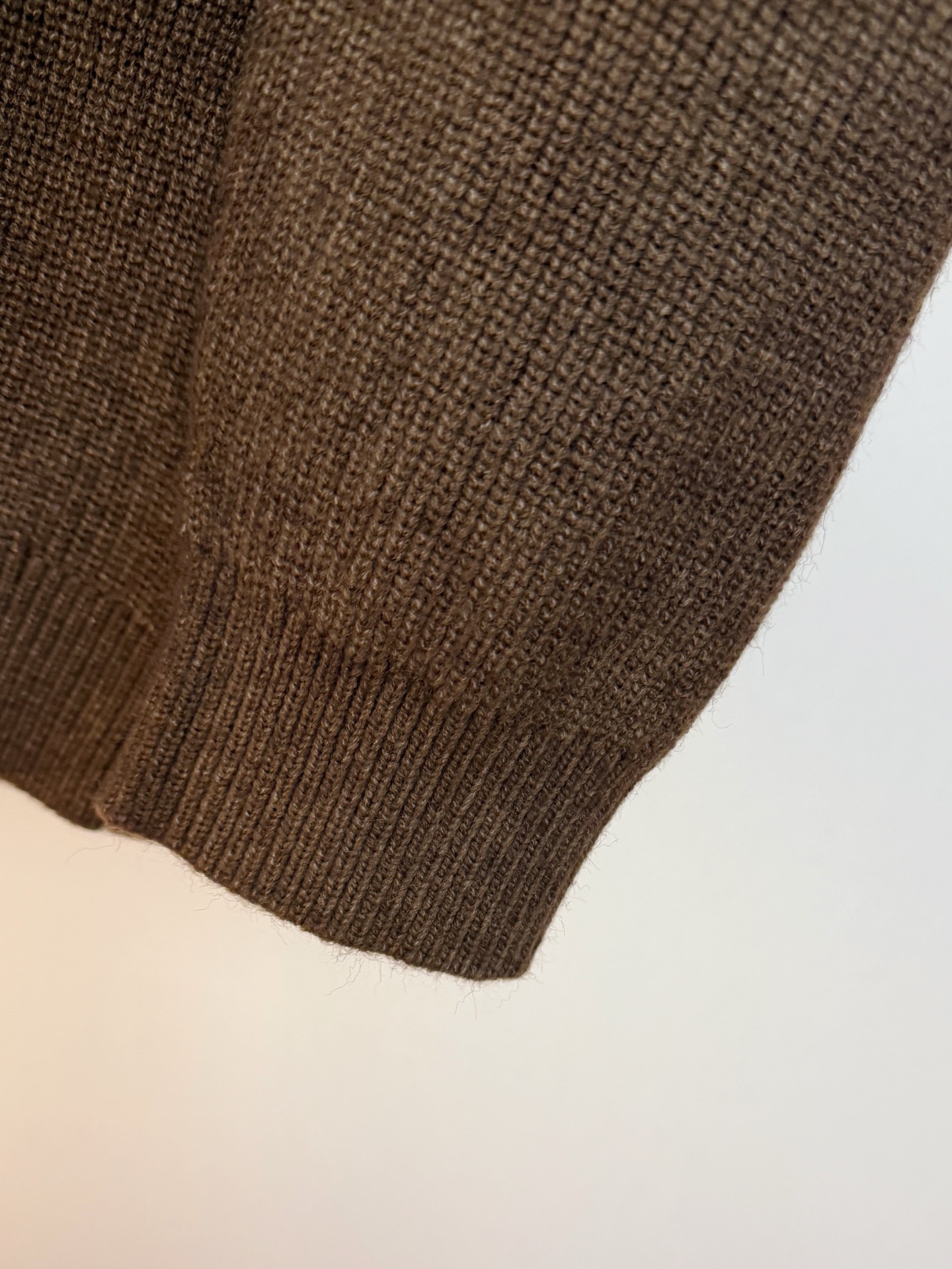 P迪奥2025【新品】秋冬新款针织羊毛开衫 高品质意大利进口羊毛混纺面料，高密度针织，时尚百搭毛衣，帅气