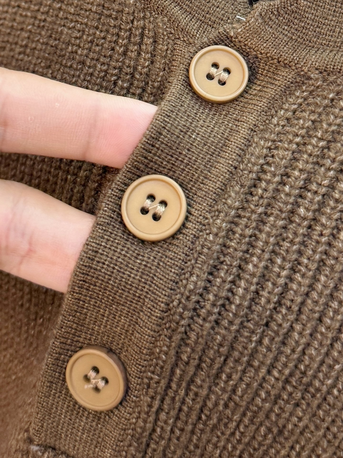 P迪奥2025【新品】秋冬新款针织羊毛开衫 高品质意大利进口羊毛混纺面料，高密度针织，时尚百搭毛衣，帅气