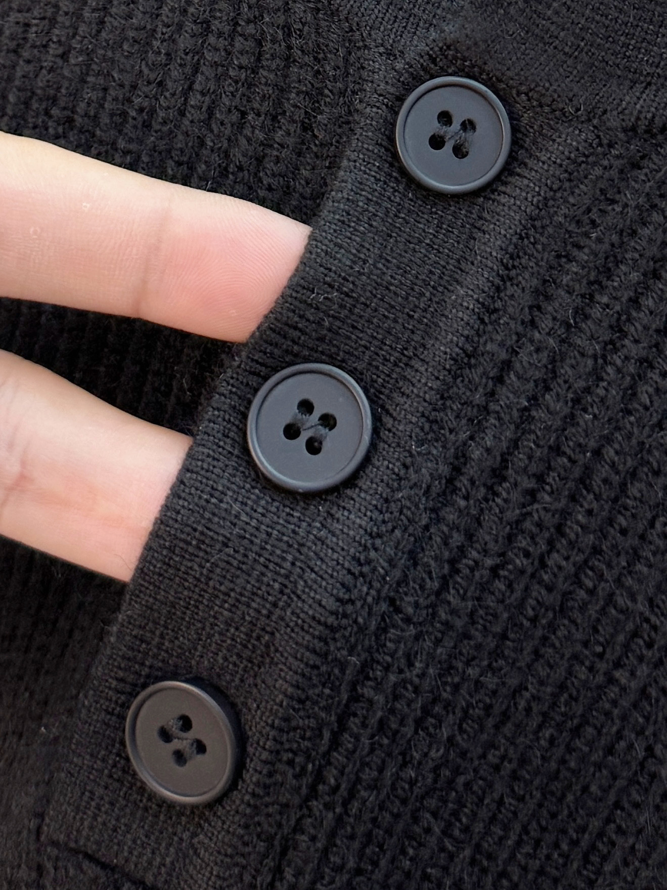 P迪奥2025【新品】秋冬新款针织羊毛开衫 高品质意大利进口羊毛混纺面料，高密度针织，时尚百搭毛衣，帅气