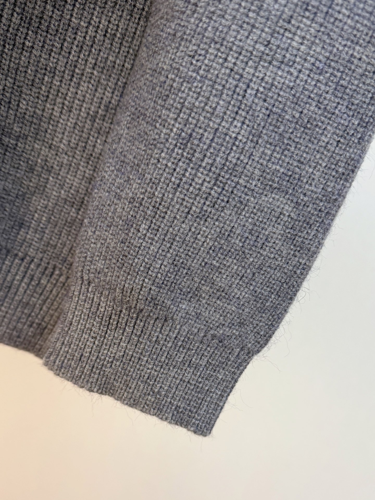 P迪奥2025【新品】秋冬新款针织羊毛开衫 高品质意大利进口羊毛混纺面料，高密度针织，时尚百搭毛衣，帅气