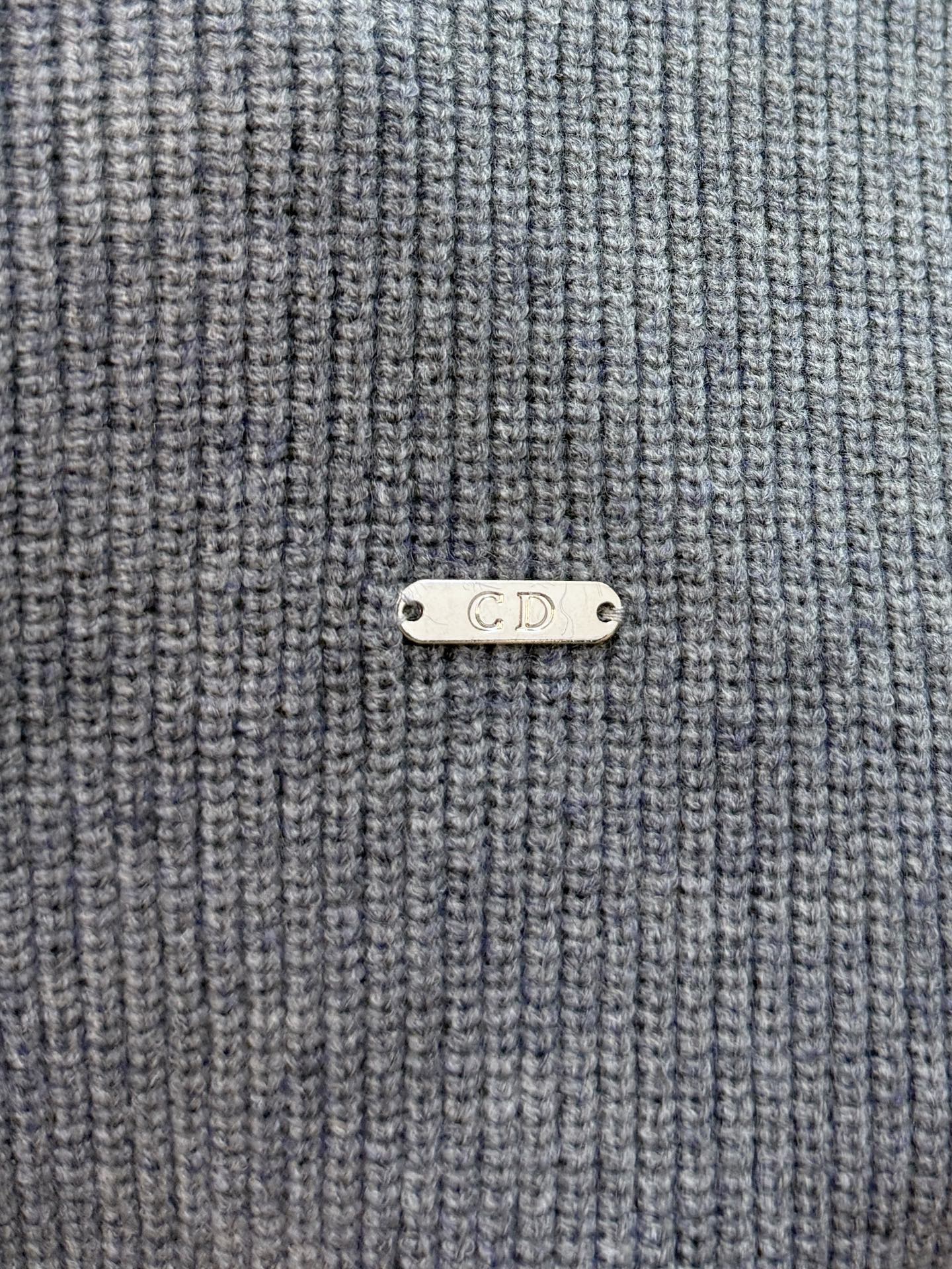 P迪奥2025【新品】秋冬新款针织羊毛开衫 高品质意大利进口羊毛混纺面料，高密度针织，时尚百搭毛衣，帅气