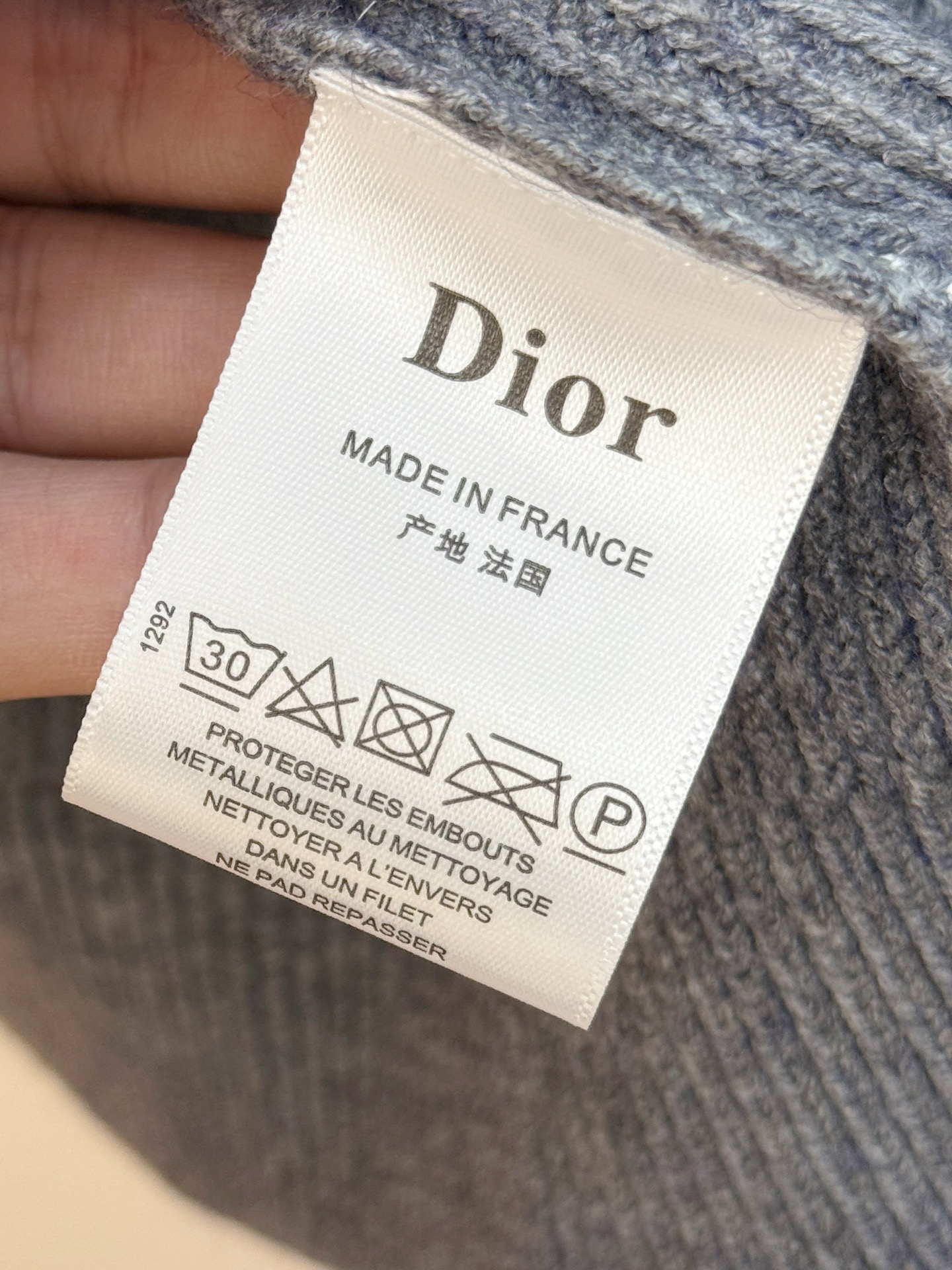 P迪奥2025【新品】秋冬新款针织羊毛开衫 高品质意大利进口羊毛混纺面料，高密度针织，时尚百搭毛衣，帅气