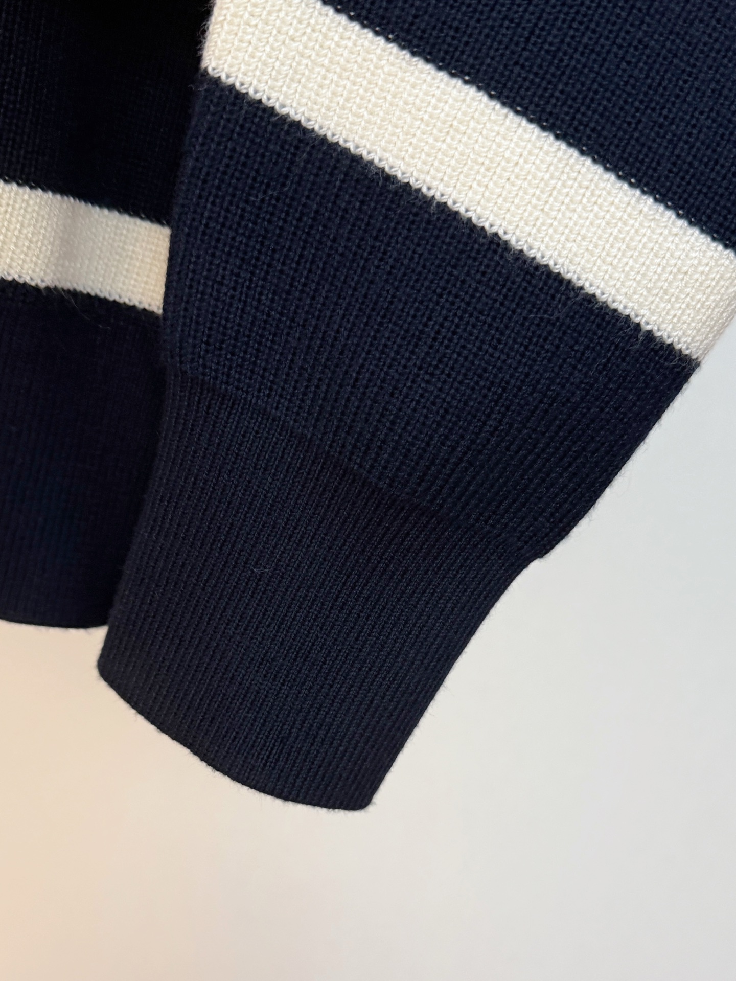 P杰尼亚2025【新品】秋冬新款针织羊毛开衫 高品质意大利进口羊毛混纺面料，高密度针织，时尚百搭毛衣，帅