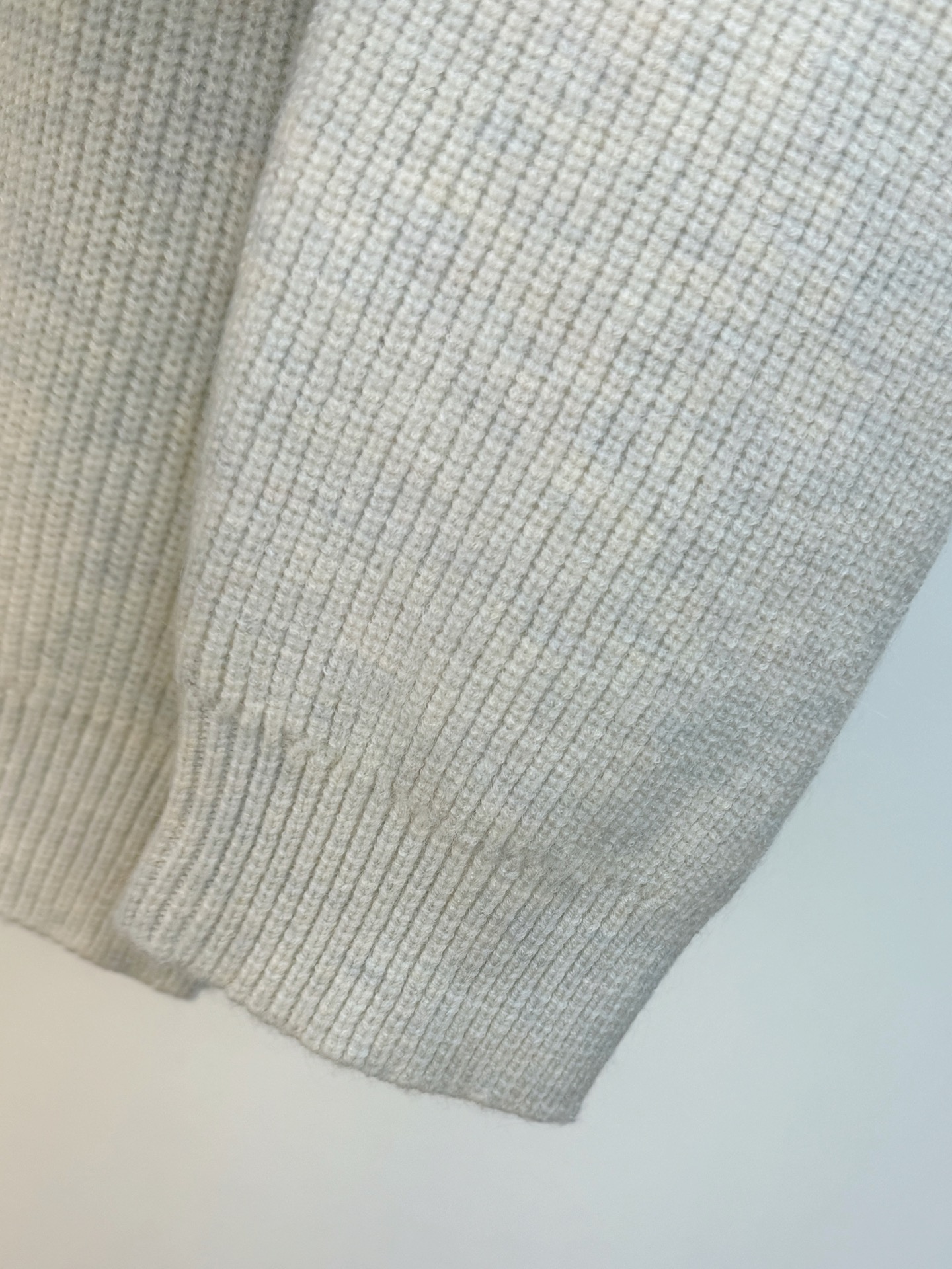 P迪奥2025【新品】秋冬新款针织羊毛开衫 高品质意大利进口羊毛混纺面料，高密度针织，时尚百搭毛衣，帅气